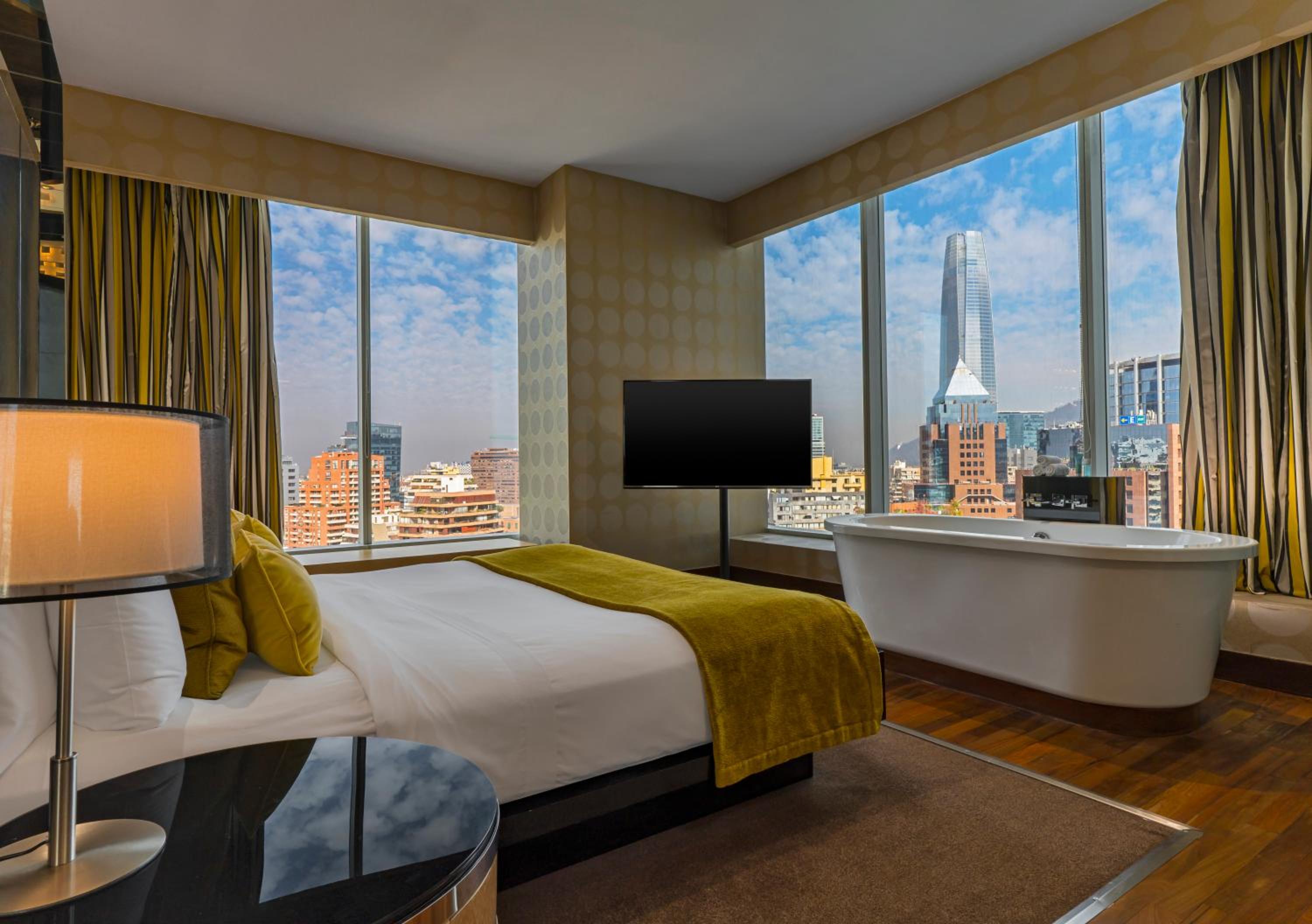 Wow, Suite, 1 King, City view - Photo 2