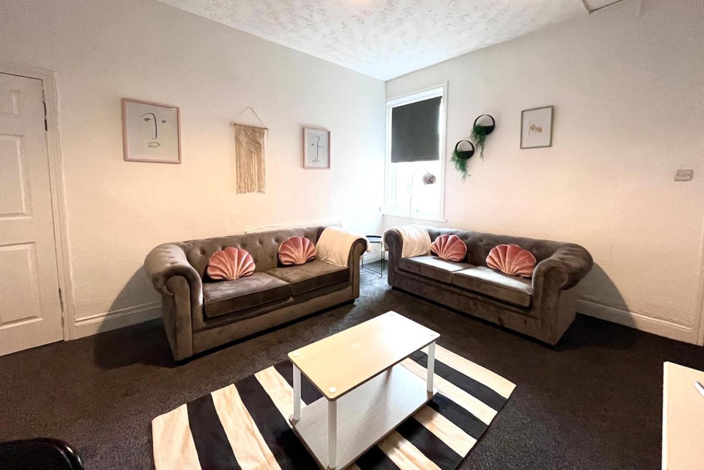 Apartment photo 2