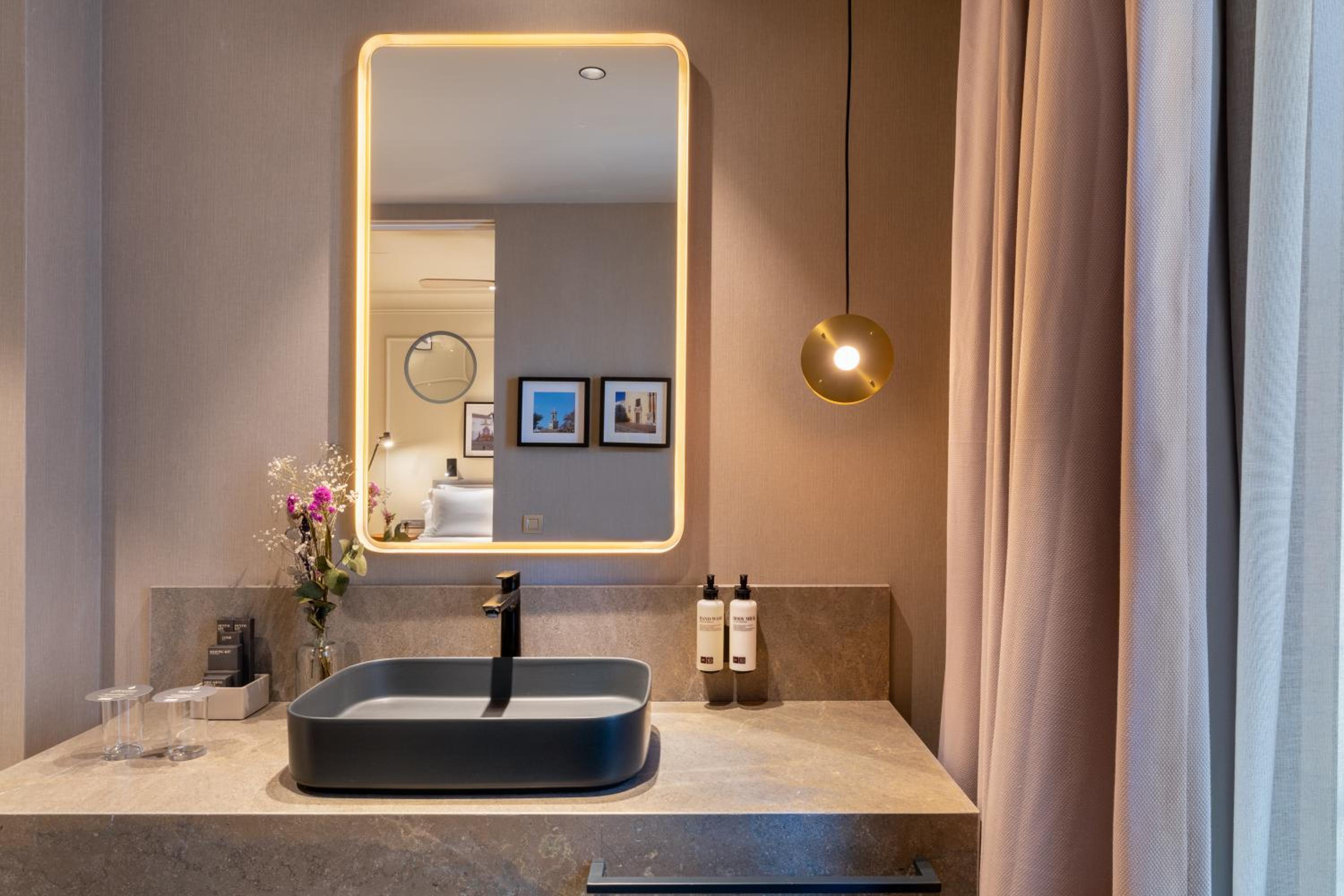 Double or Twin Room with City View photo 2