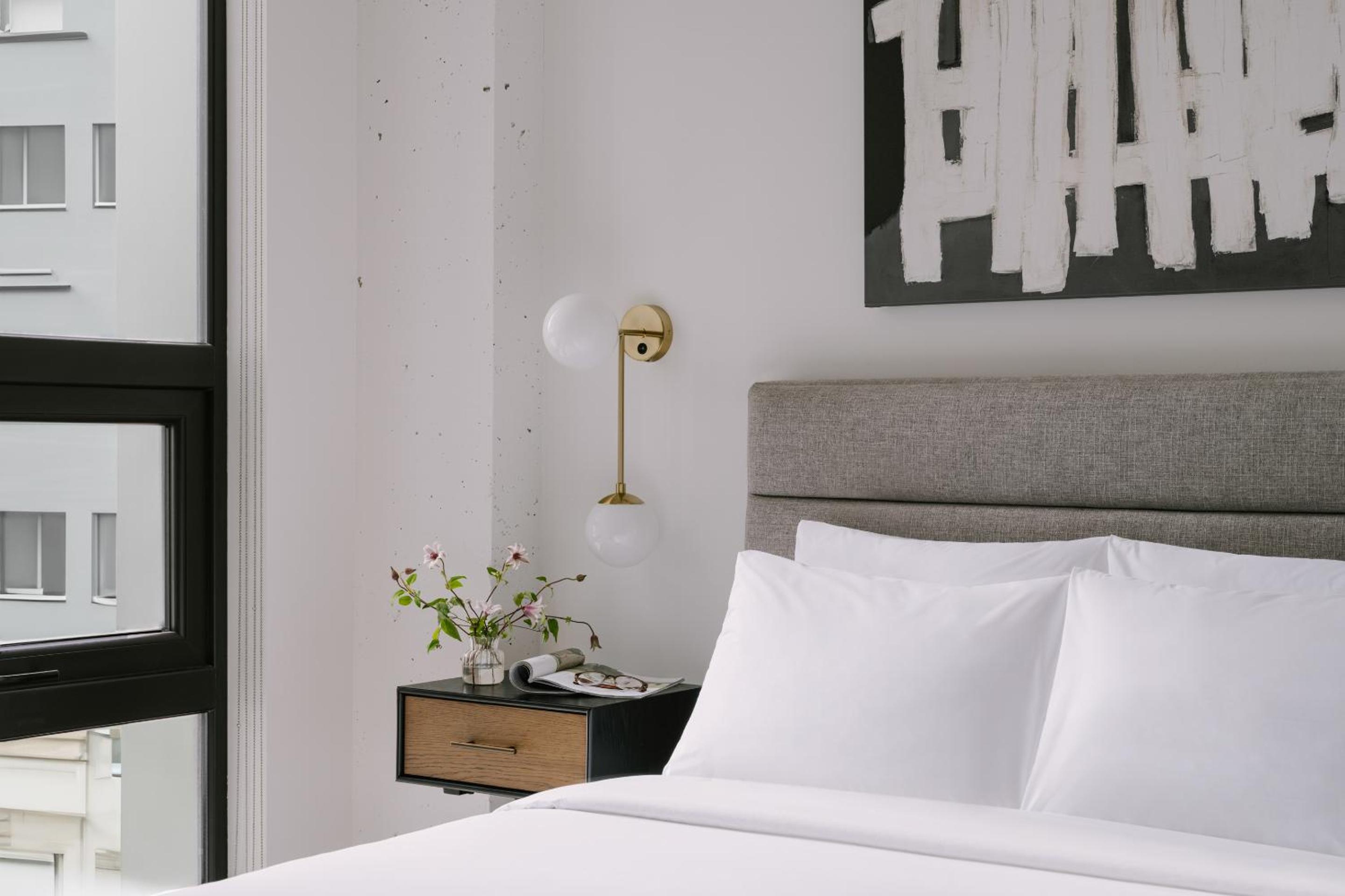 Studio Apartment, 1 Queen Bed - Photo 3
