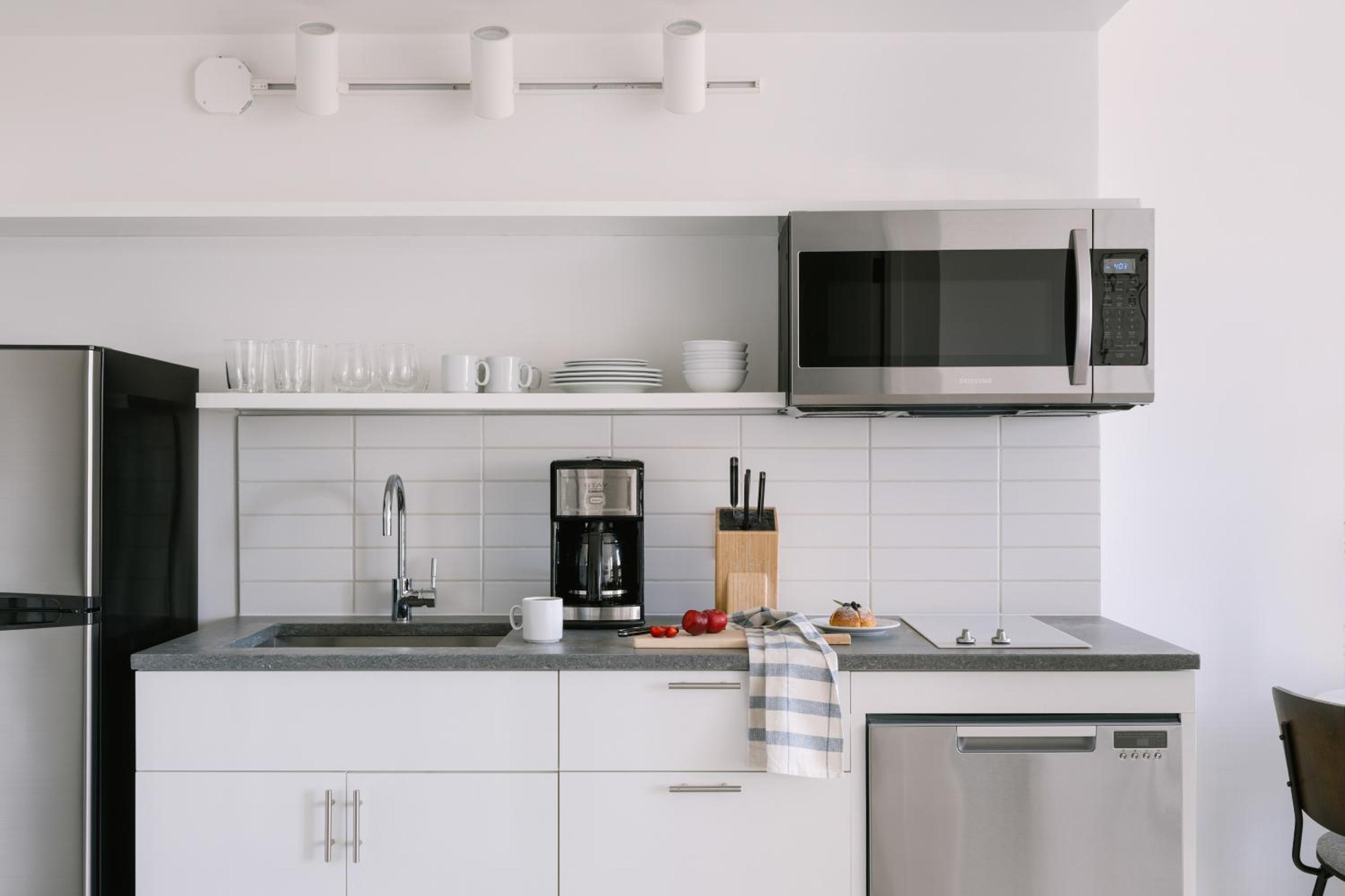 One‑Bedroom Apartment - Photo 6