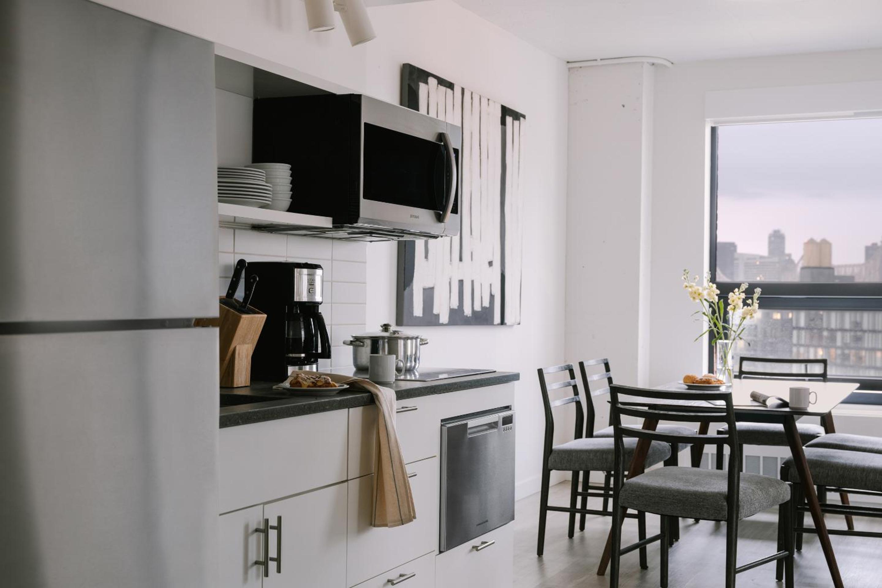2 Bedroom Apartment, City view - Photo 9
