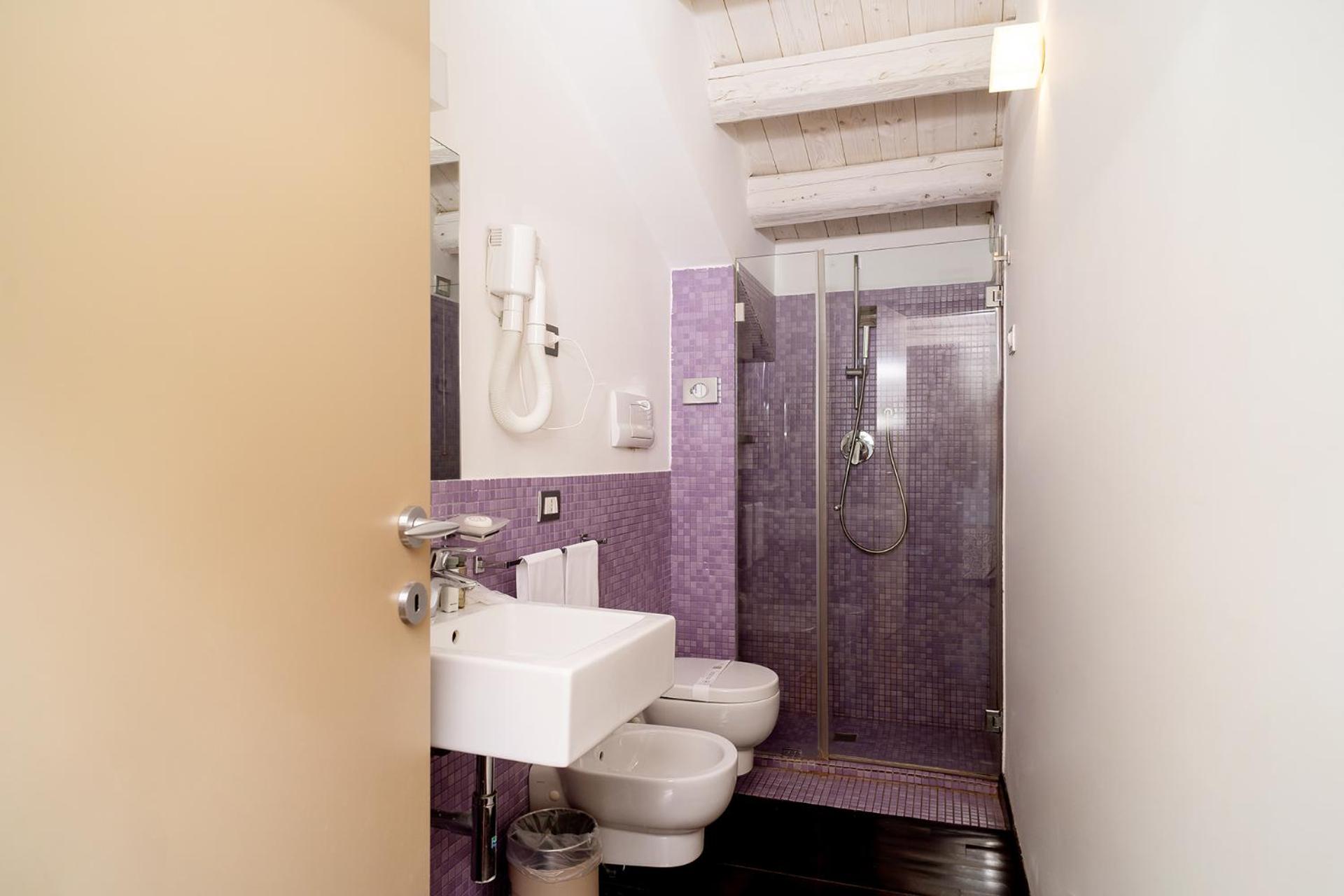 Deluxe Room - Photo 10