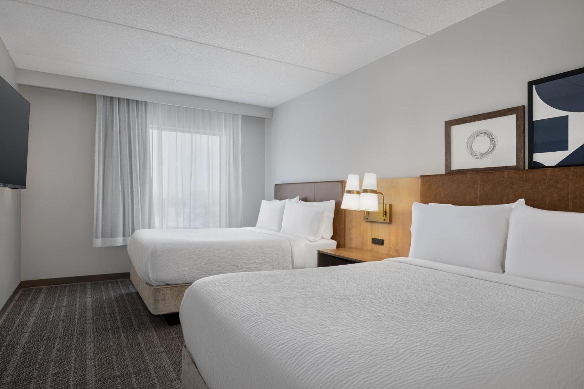 Two-Bedroom Suite with One King and Two Queen Beds - Mid Floor