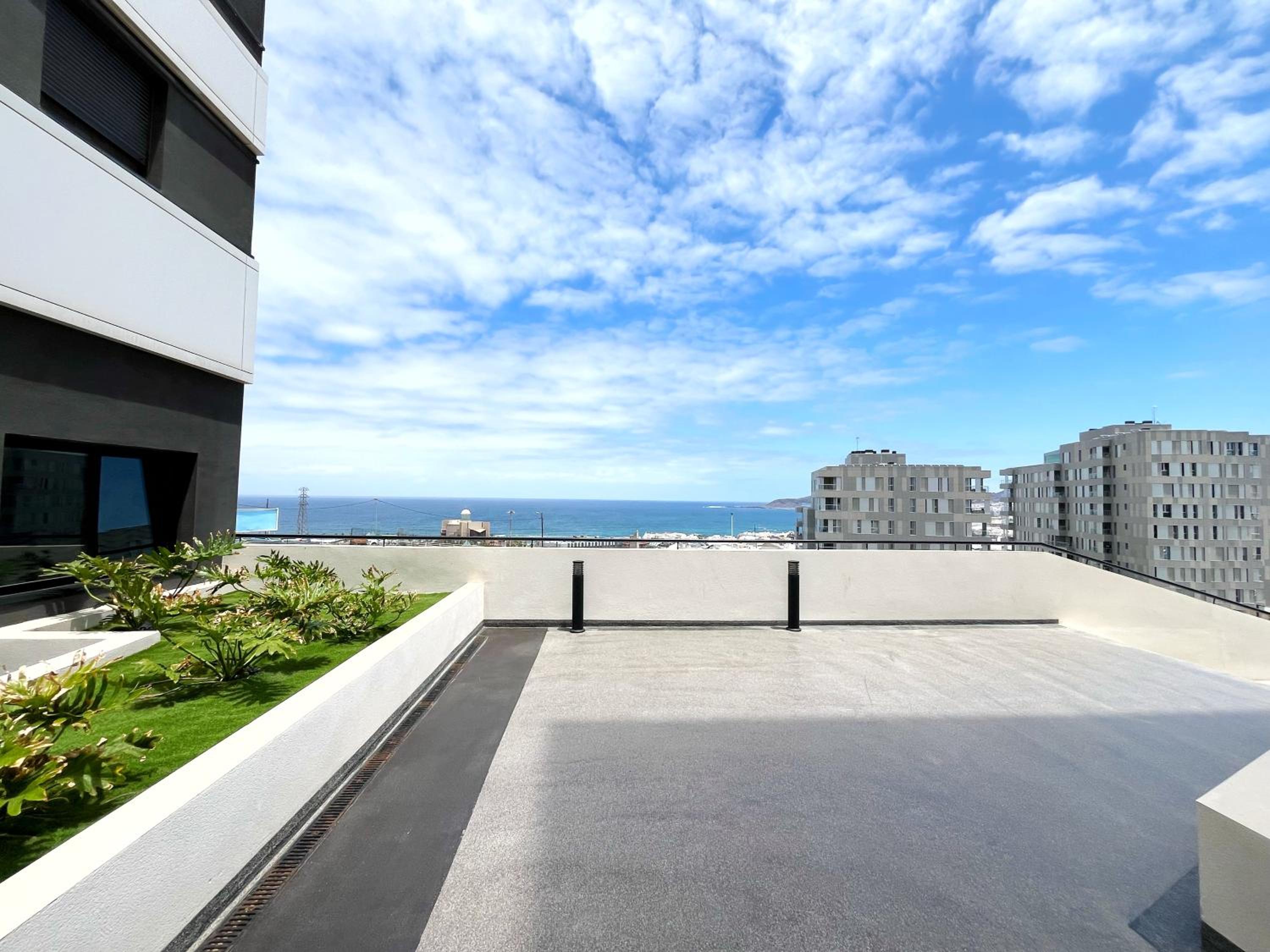 Three-Bedroom Apartment with Sea View photo 2
