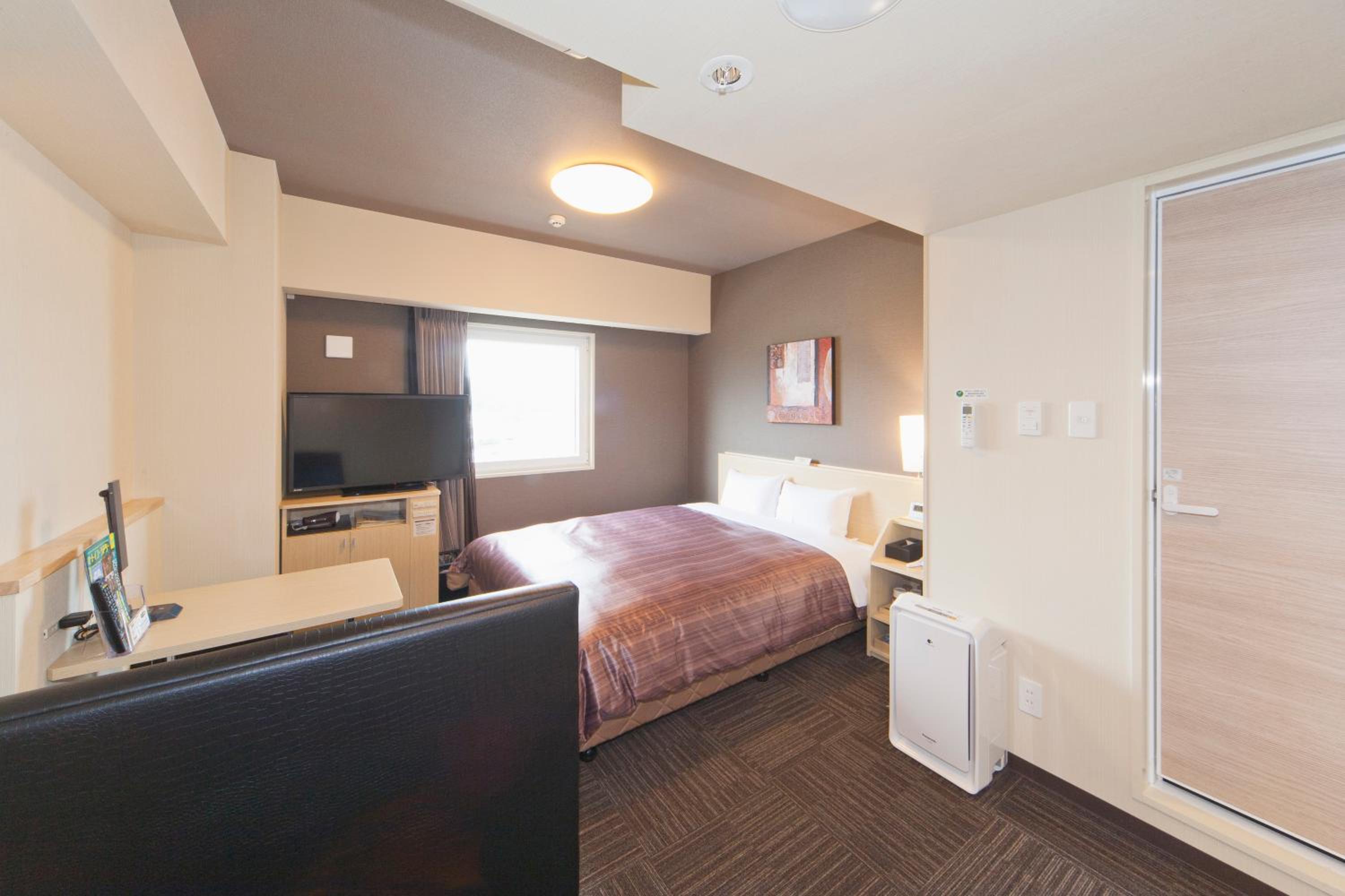 Double Room with Small Double Bed - Smoking photo 1