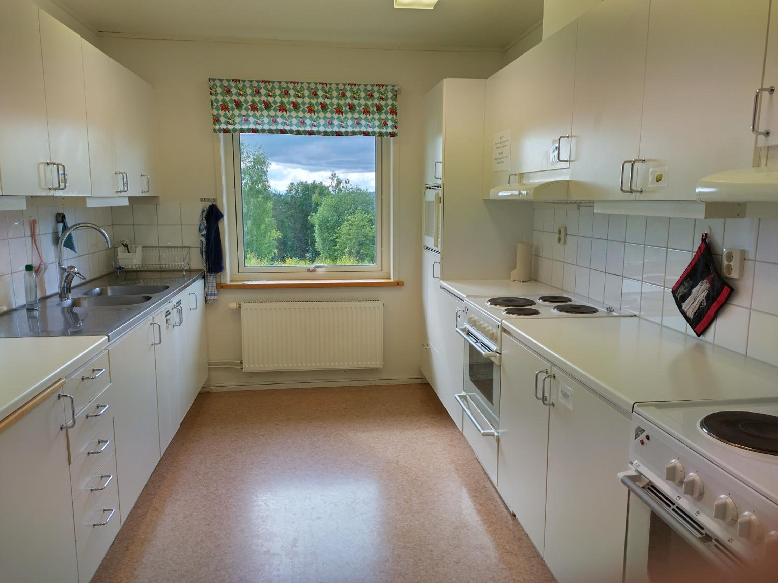 Twin Room with Shared Bathroom photo 2