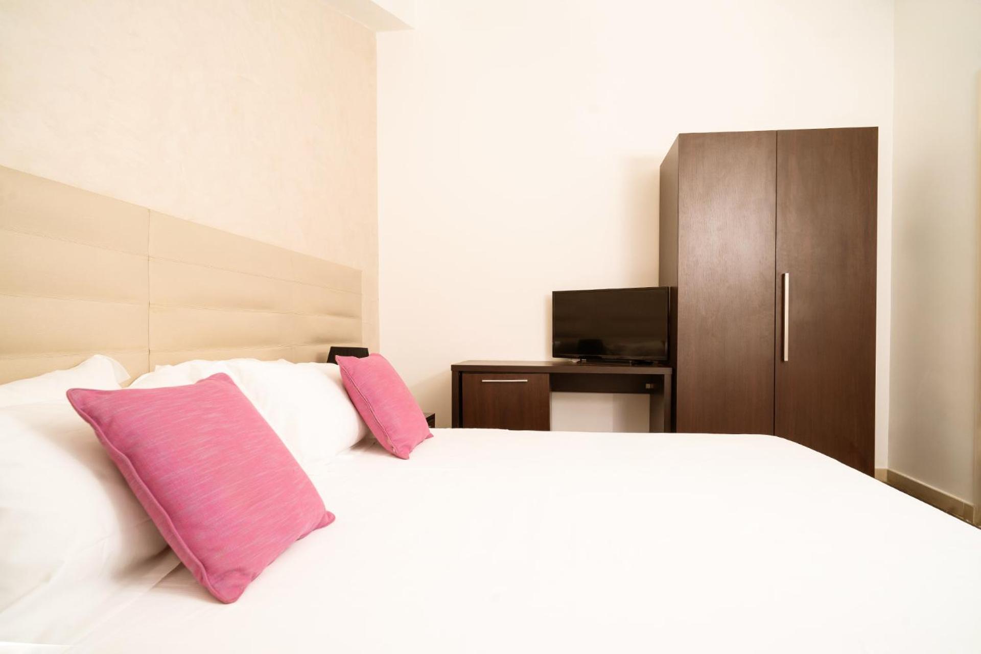 Standard Double Room - Photo 6