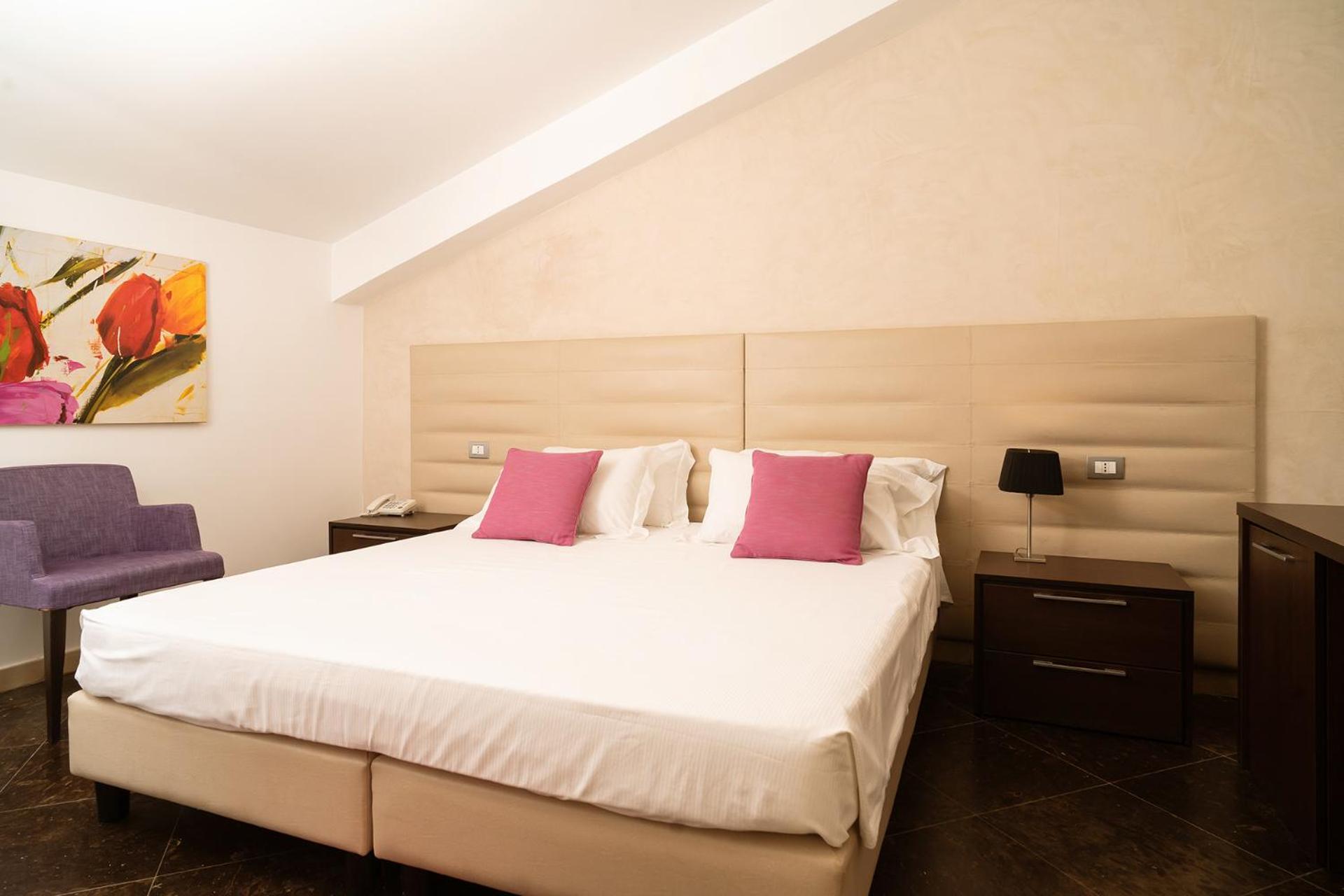 Standard Double Room - Photo 3