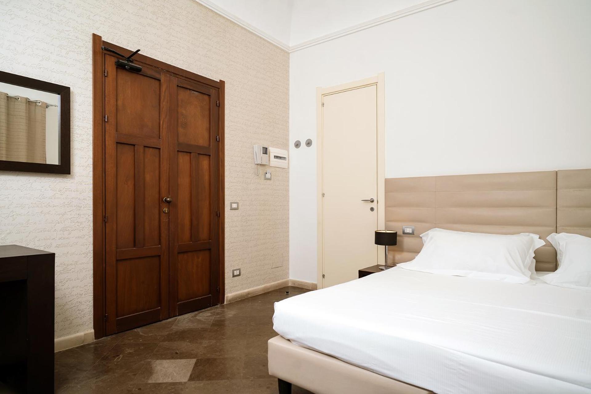 Deluxe Room - Photo 7