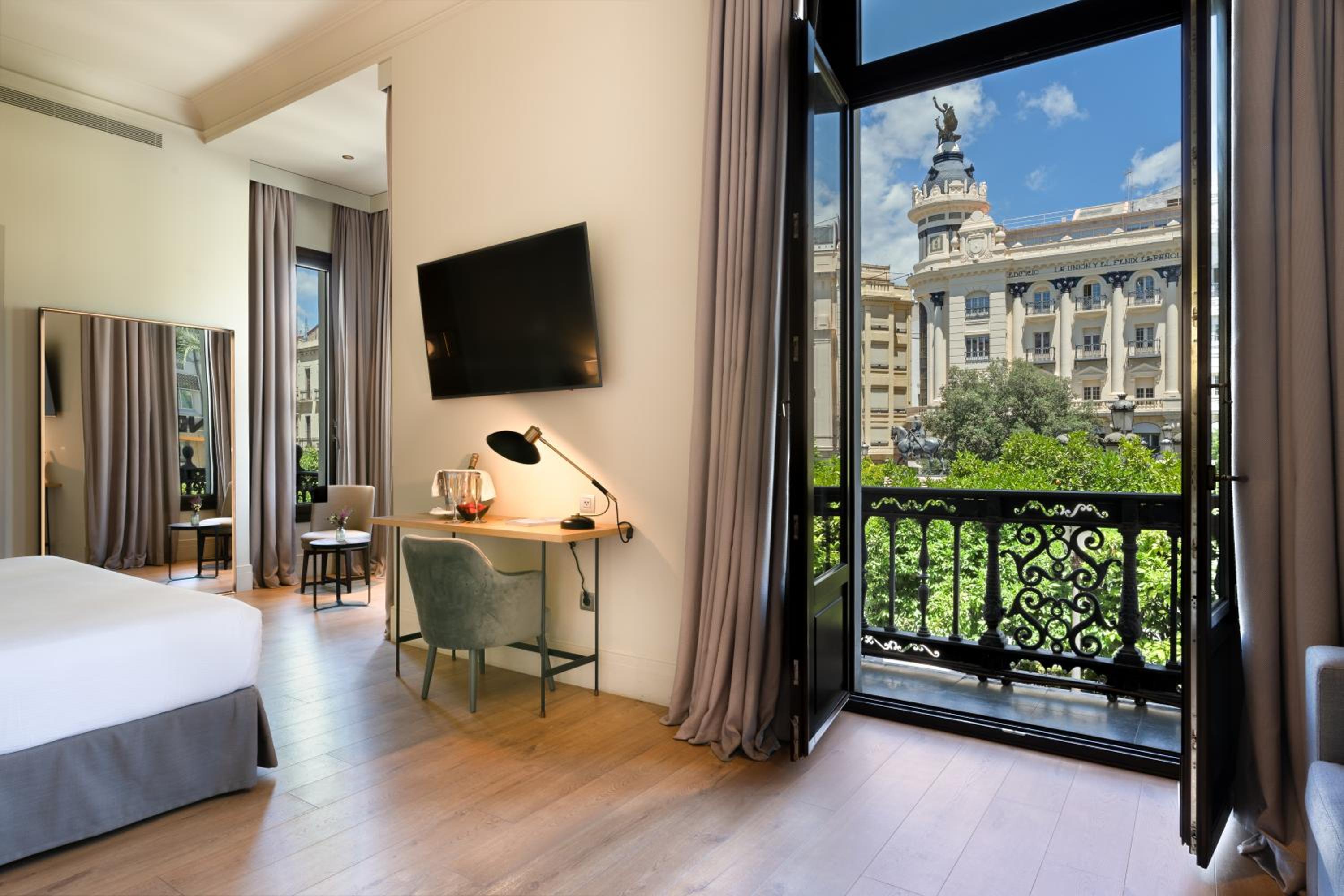 Junior Suite - Photo 6