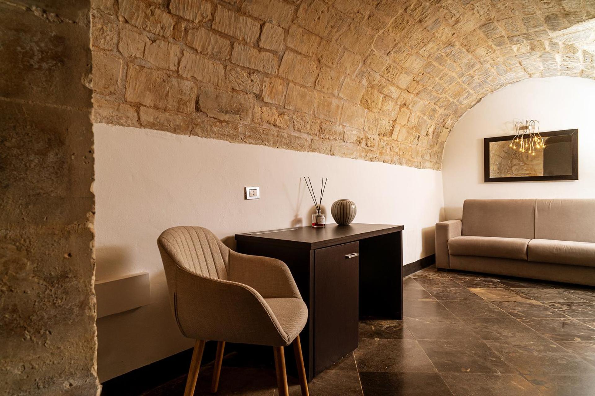 Suite - Photo 7