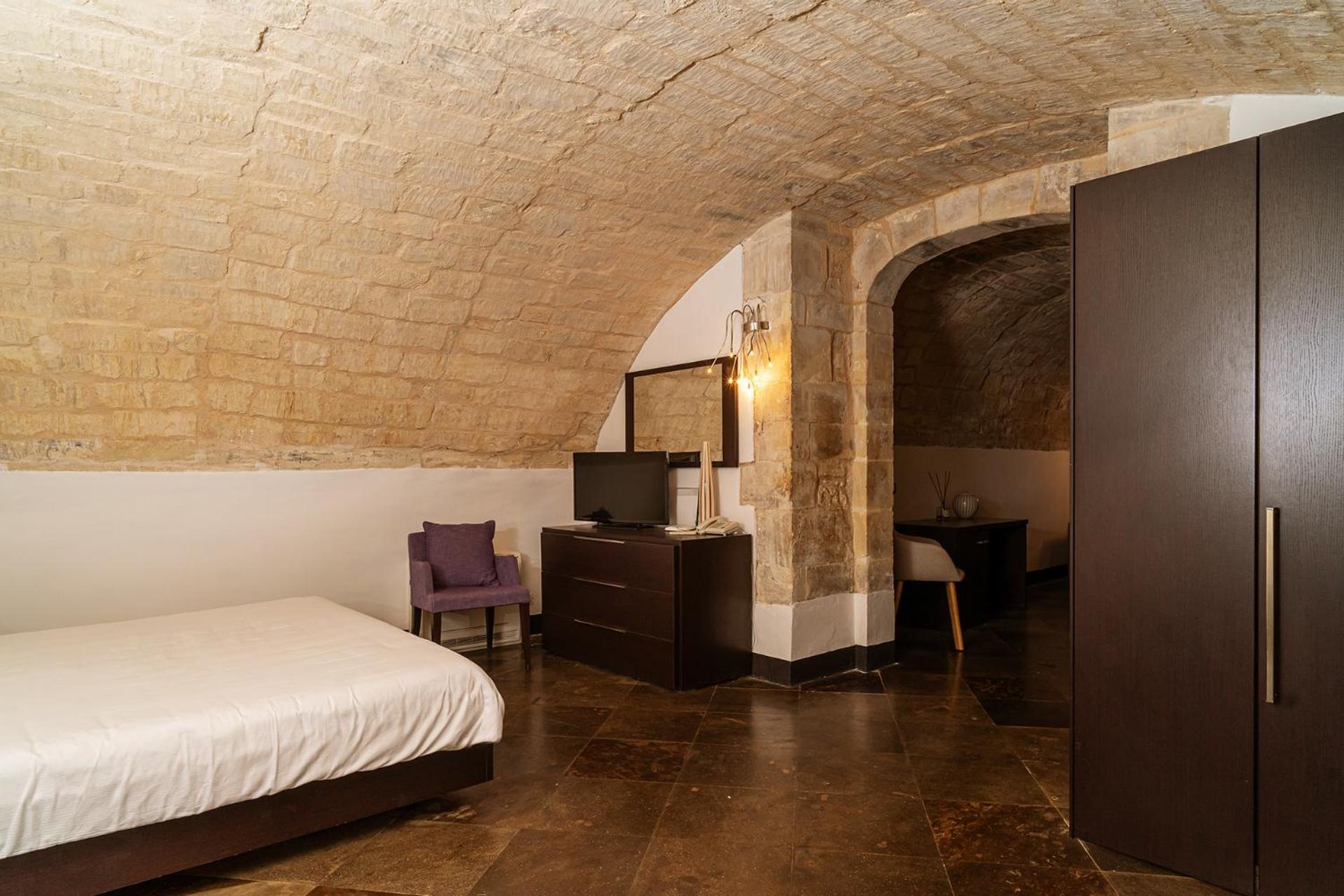 Suite - Photo 3