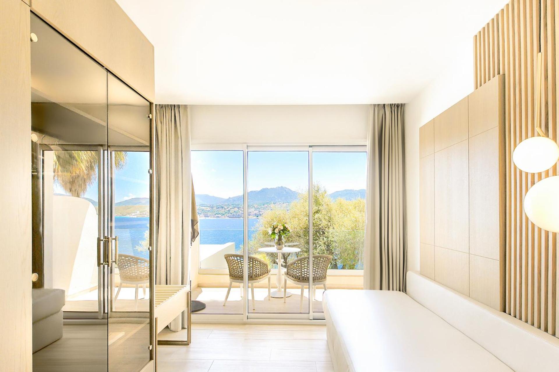  Luxury Room - Photo 1