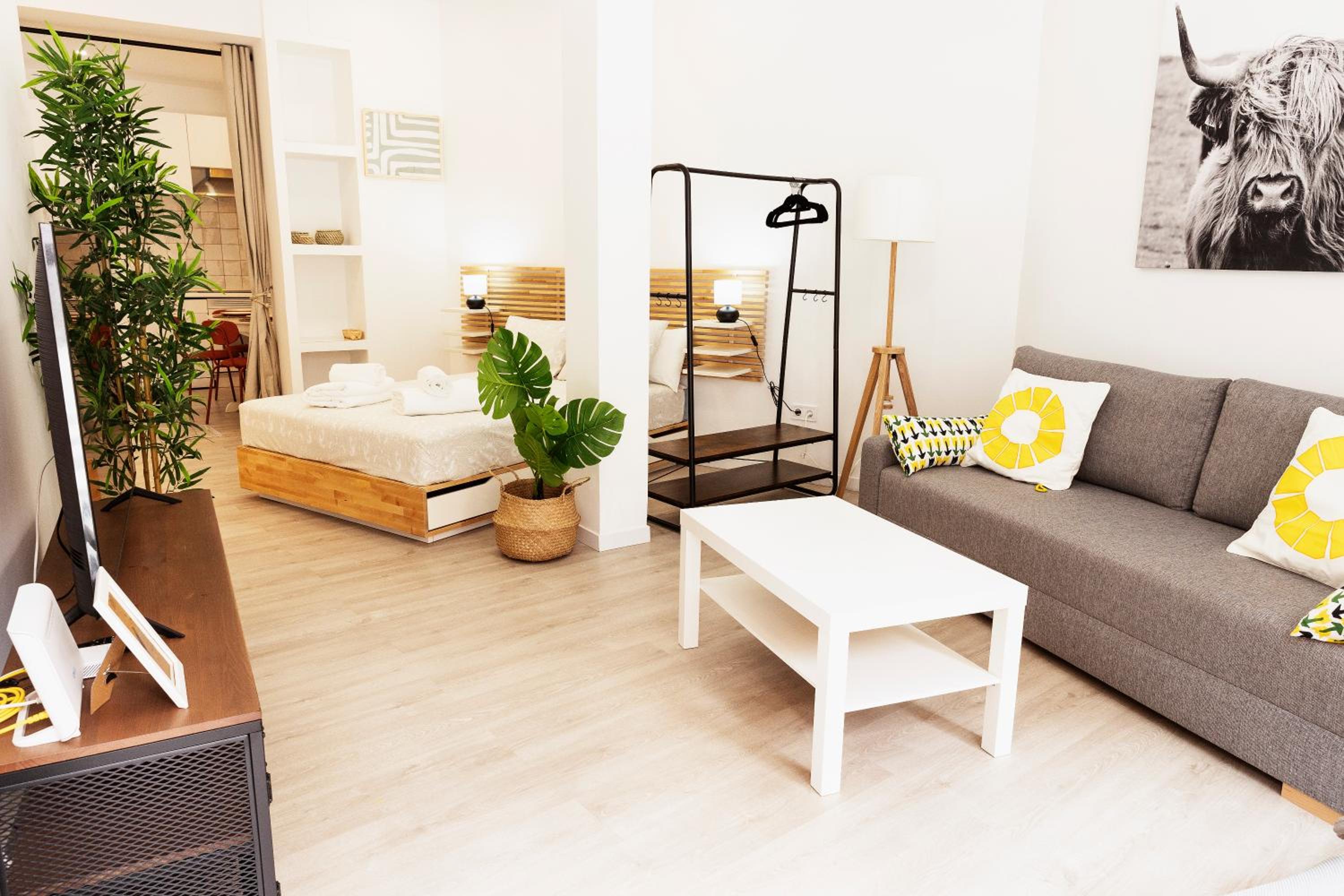One-Bedroom Apartment - Non-Smoking photo 2