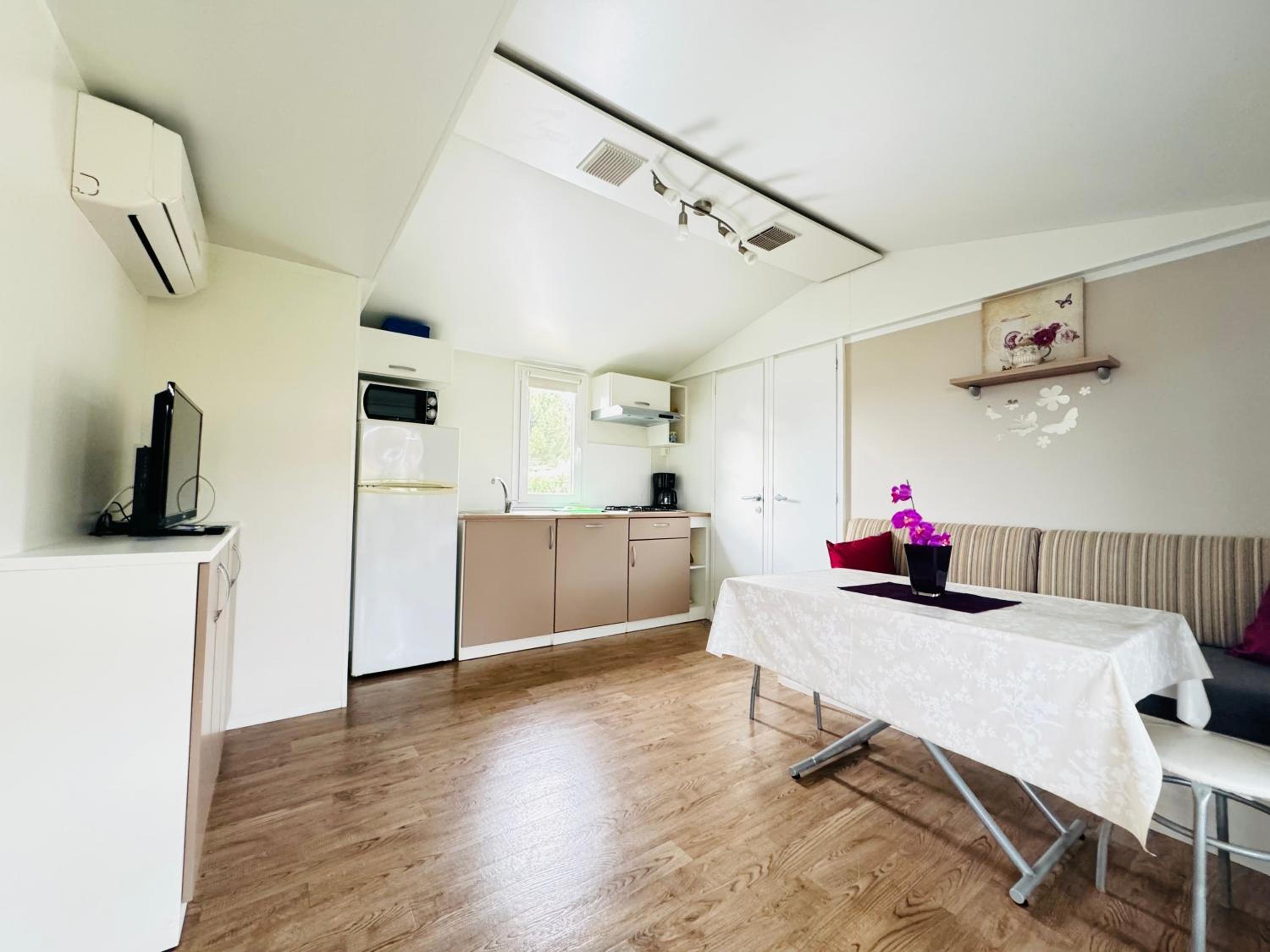 Two-Bedroom Mobile Home photo 2