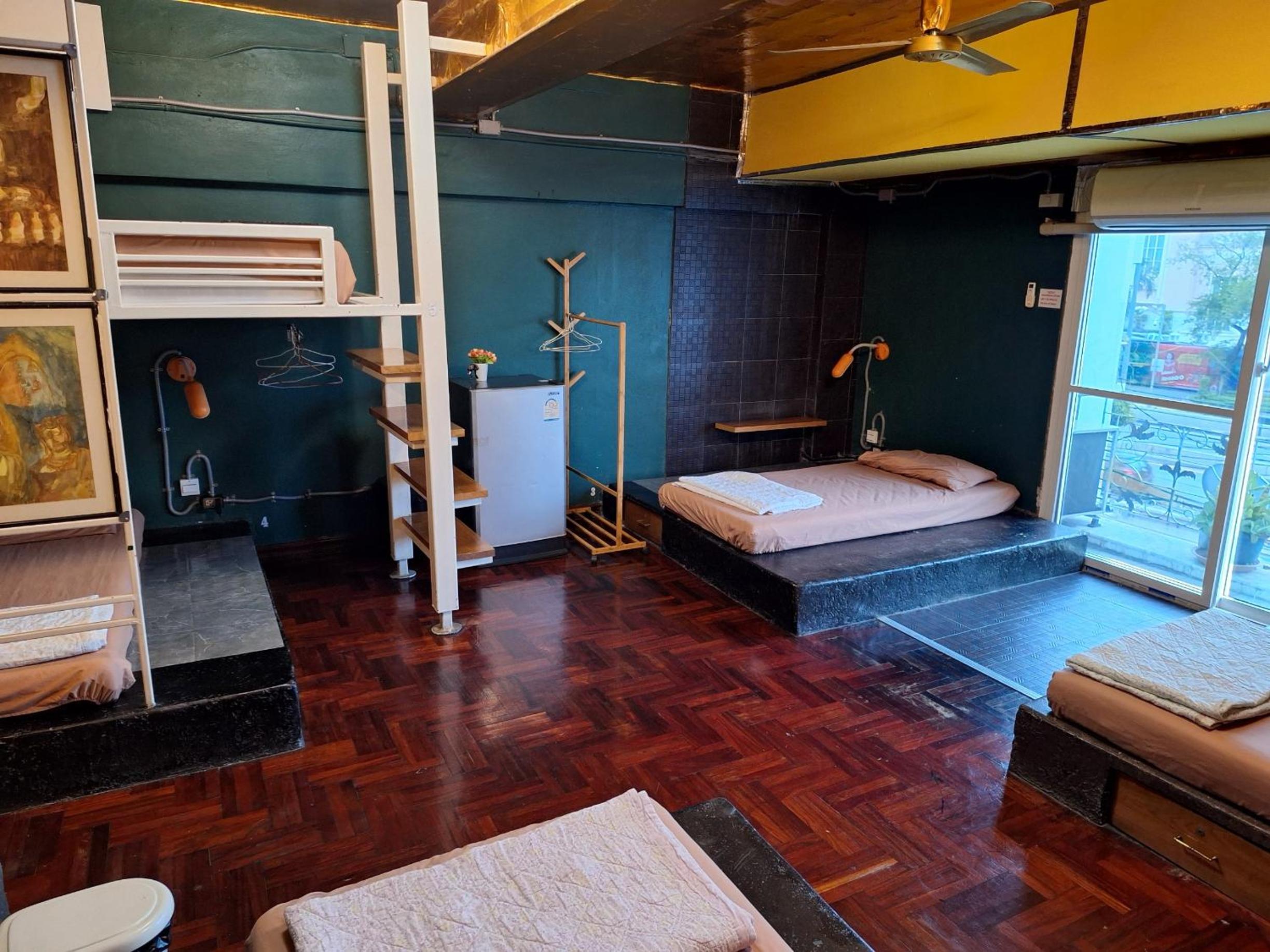 Mixed Dormitory Room photo 1