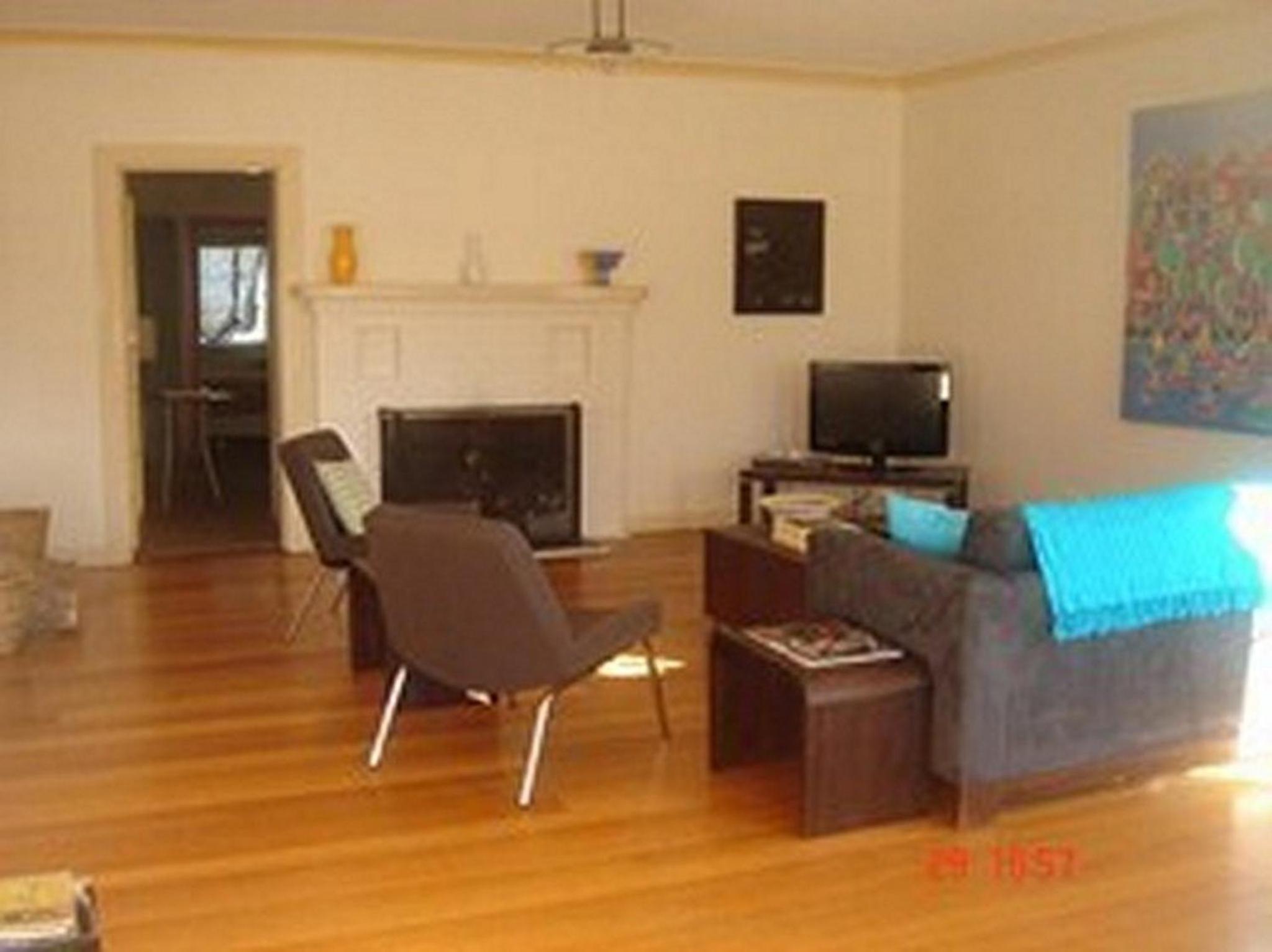 Five-Bedroom House photo 3