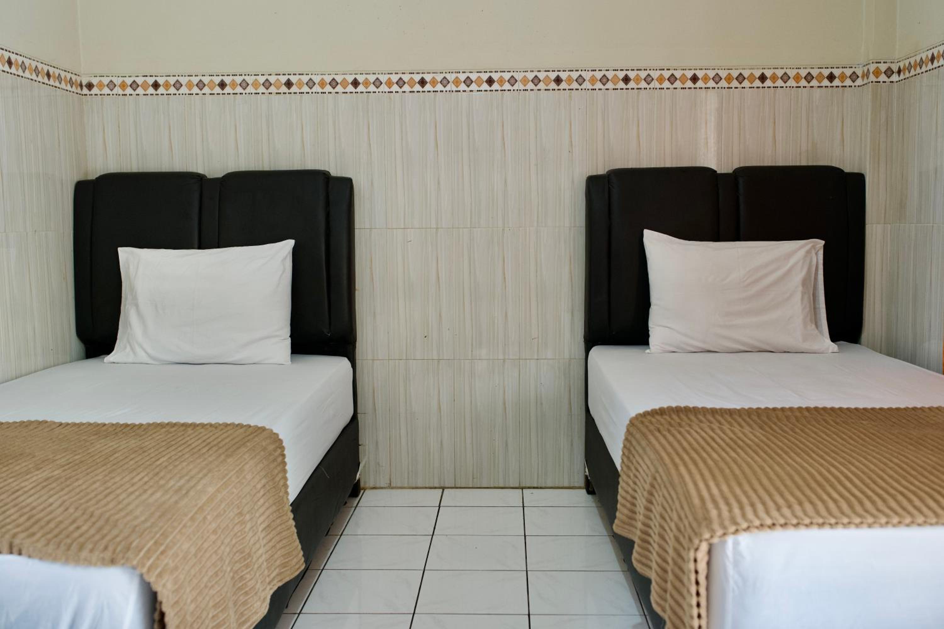 Twin Room - Photo 4