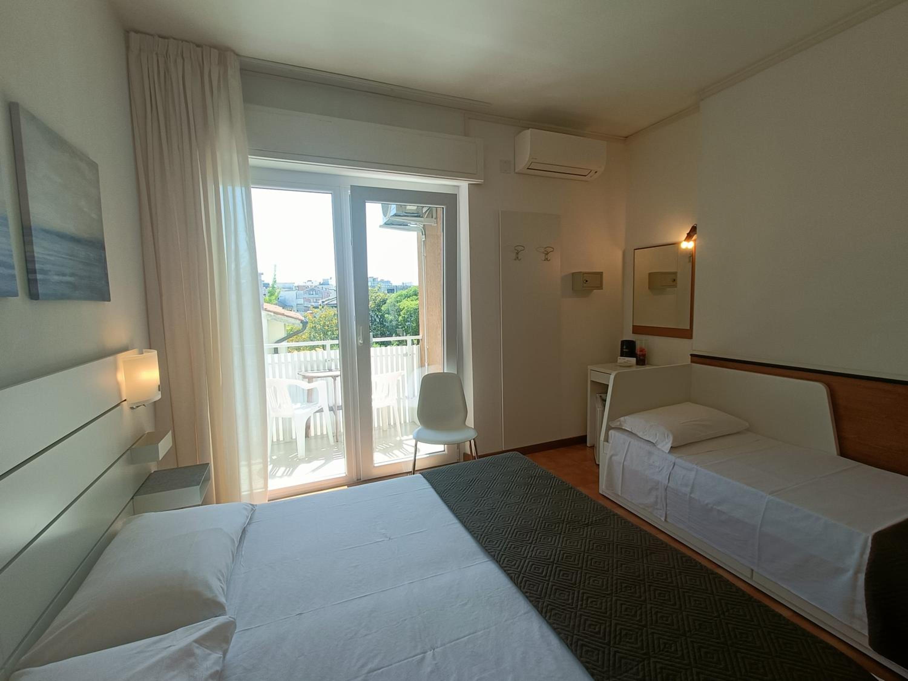 Triple Room with Terrace - Photo 10
