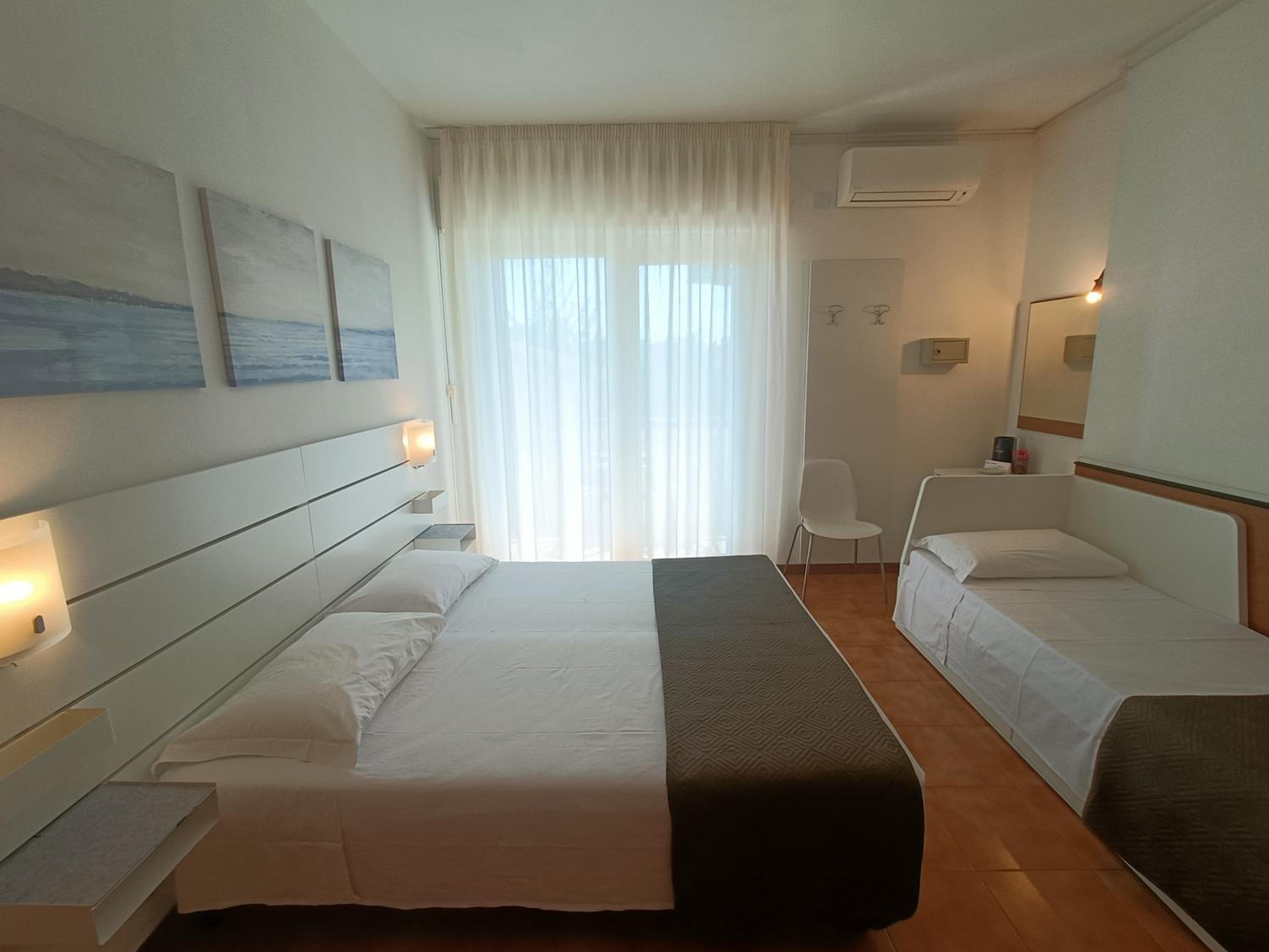 Triple Room with Terrace - Photo 12