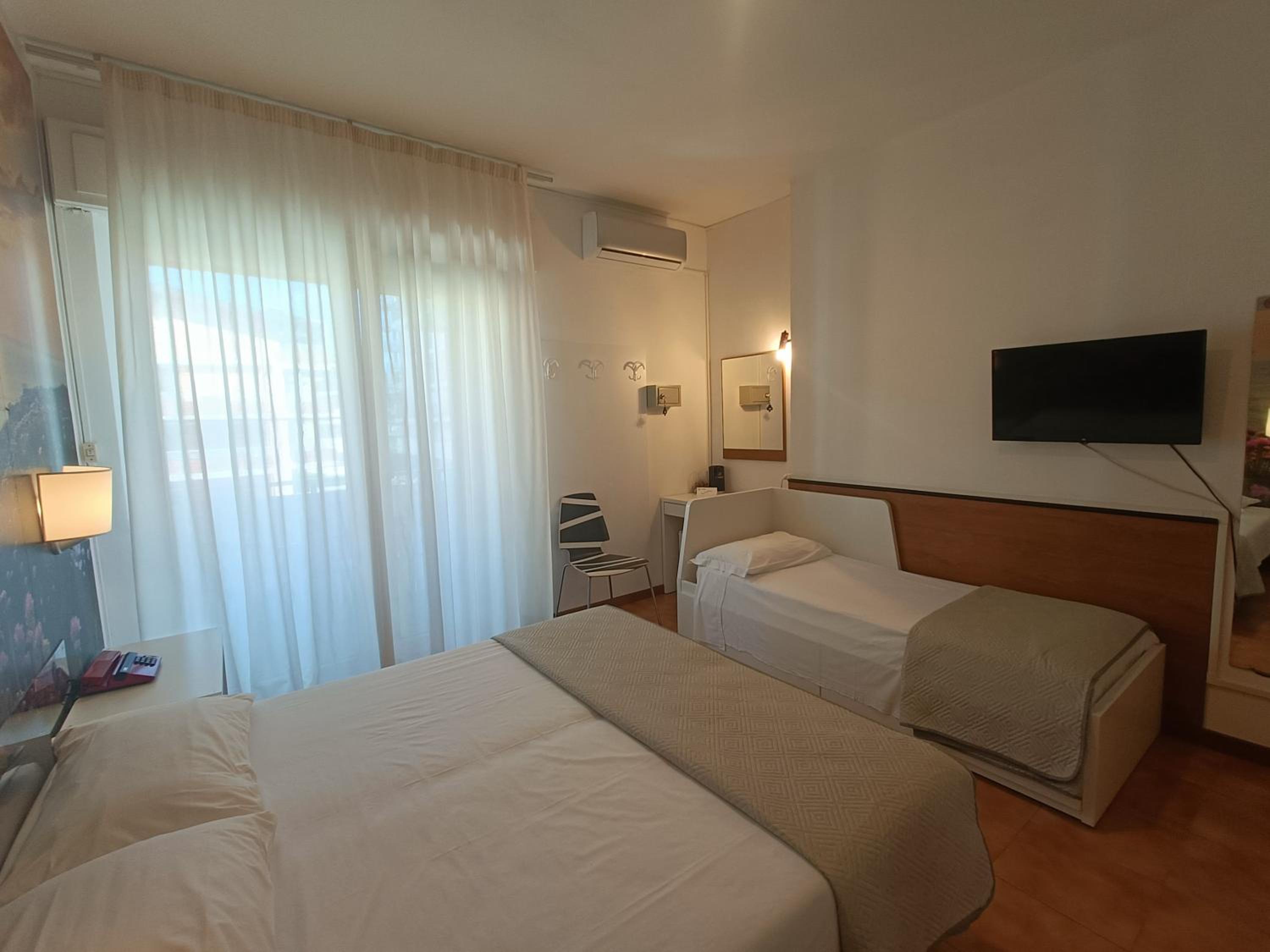 Triple Room with Terrace - Photo 6