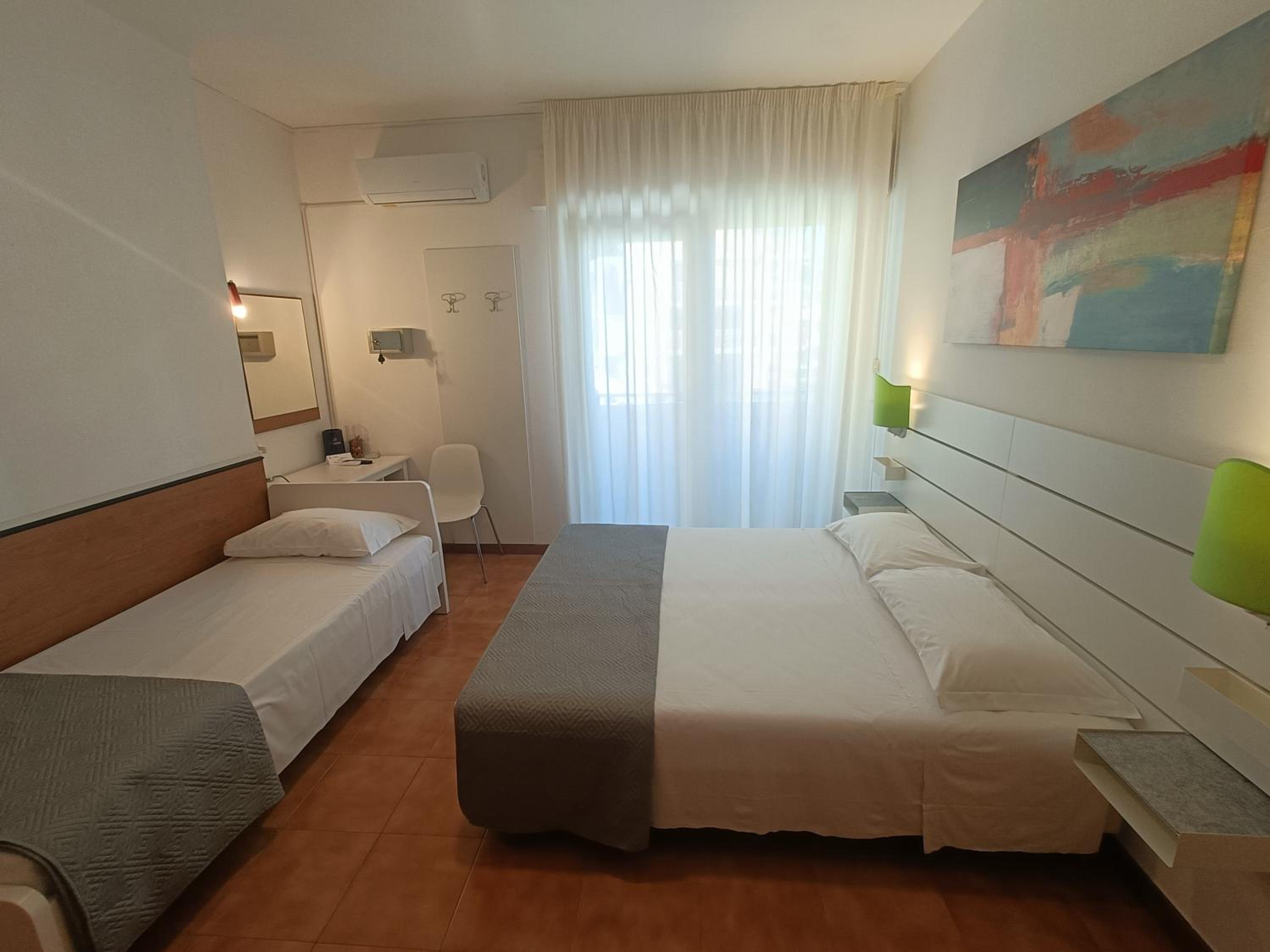 Triple Room with Terrace - Photo 9