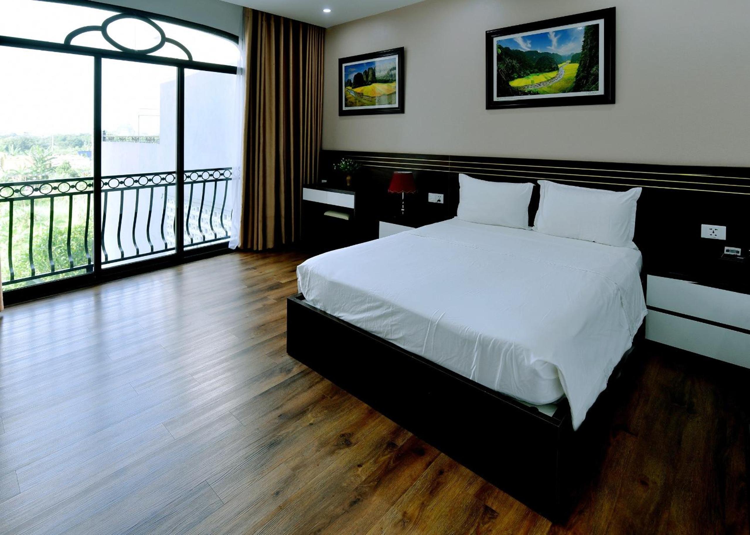 Double Room with Pool View - Photo 1