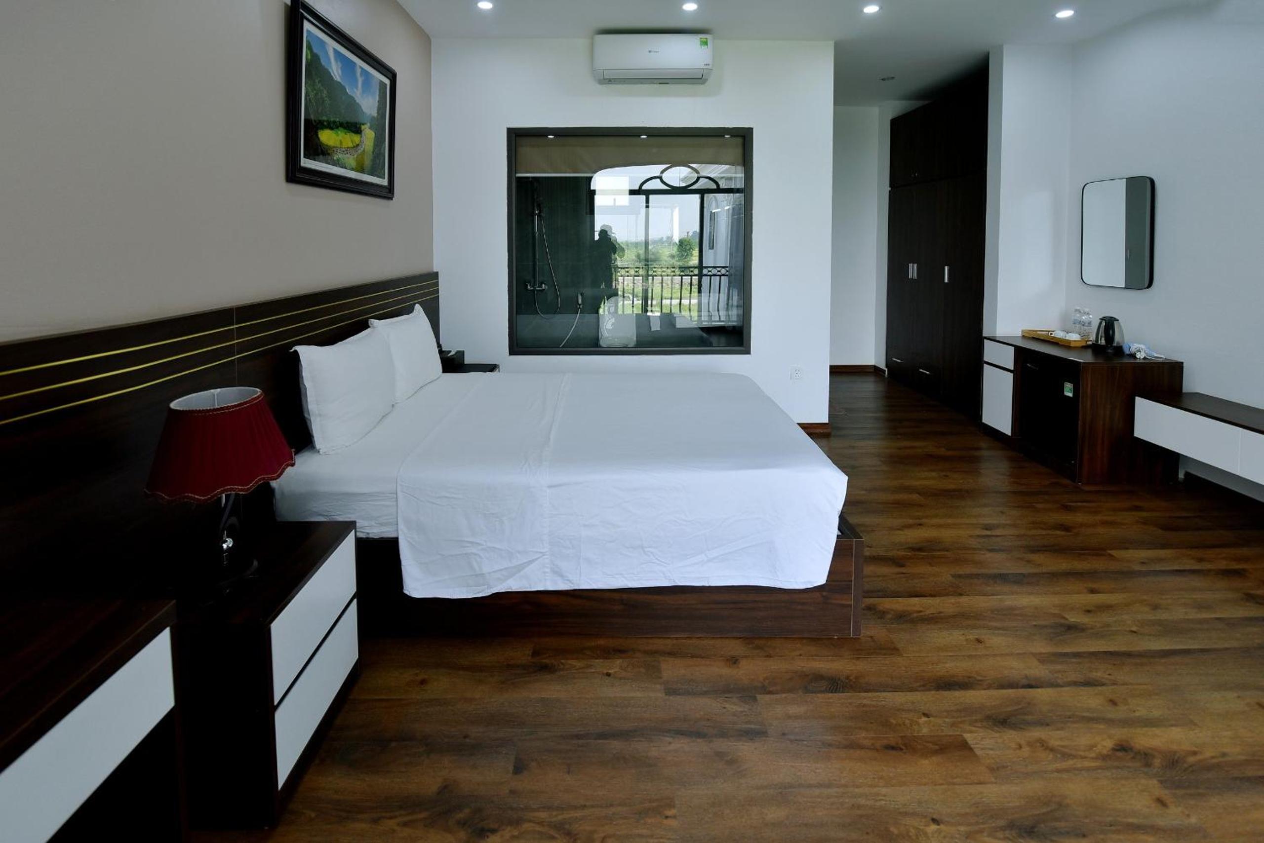 Double Room with Pool View - Photo 5