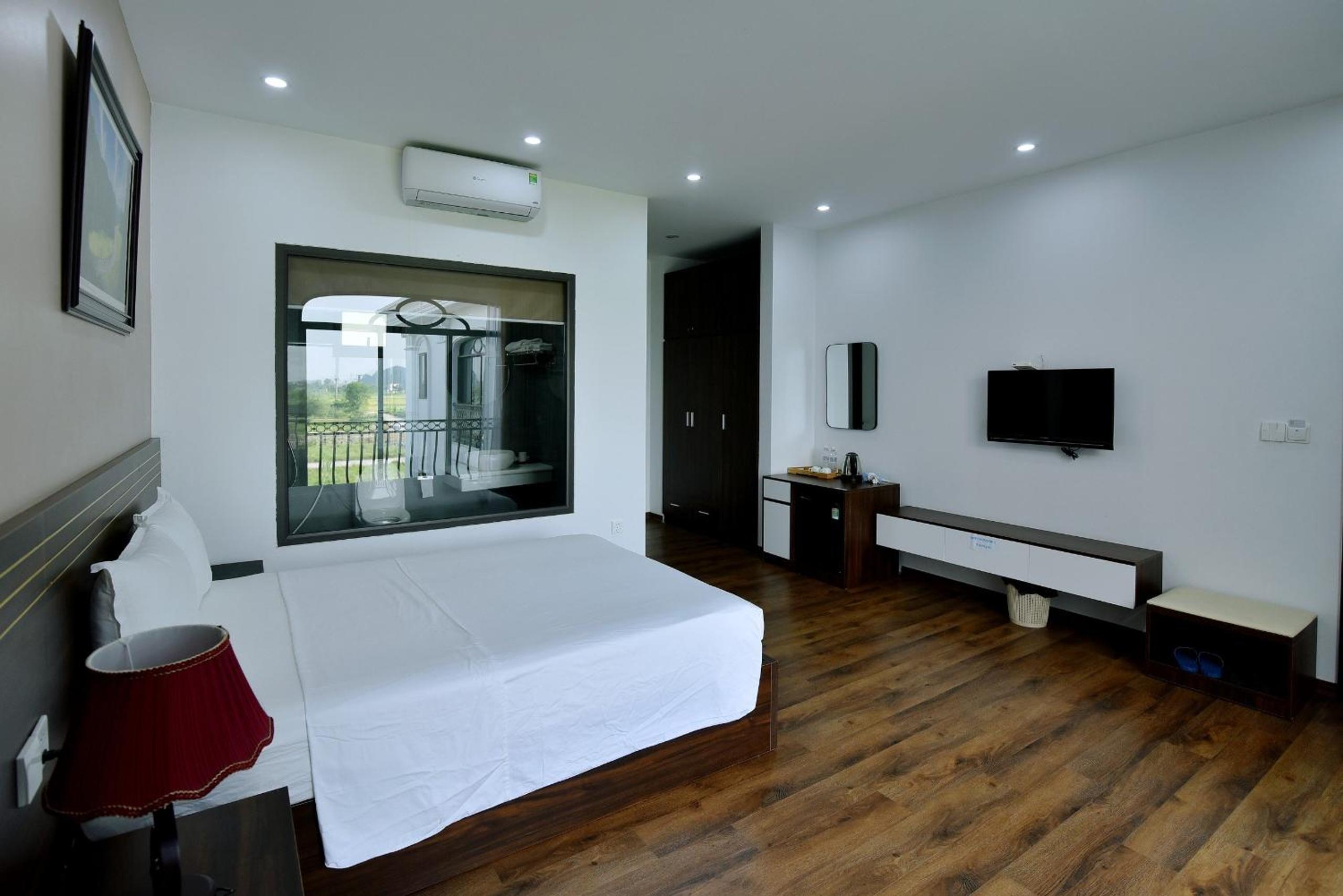 Double Room with Pool View - Photo 2