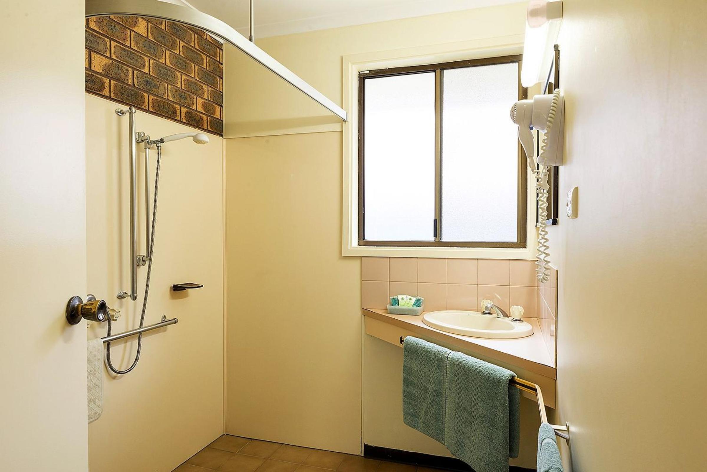 King Room - Disability Access photo 2