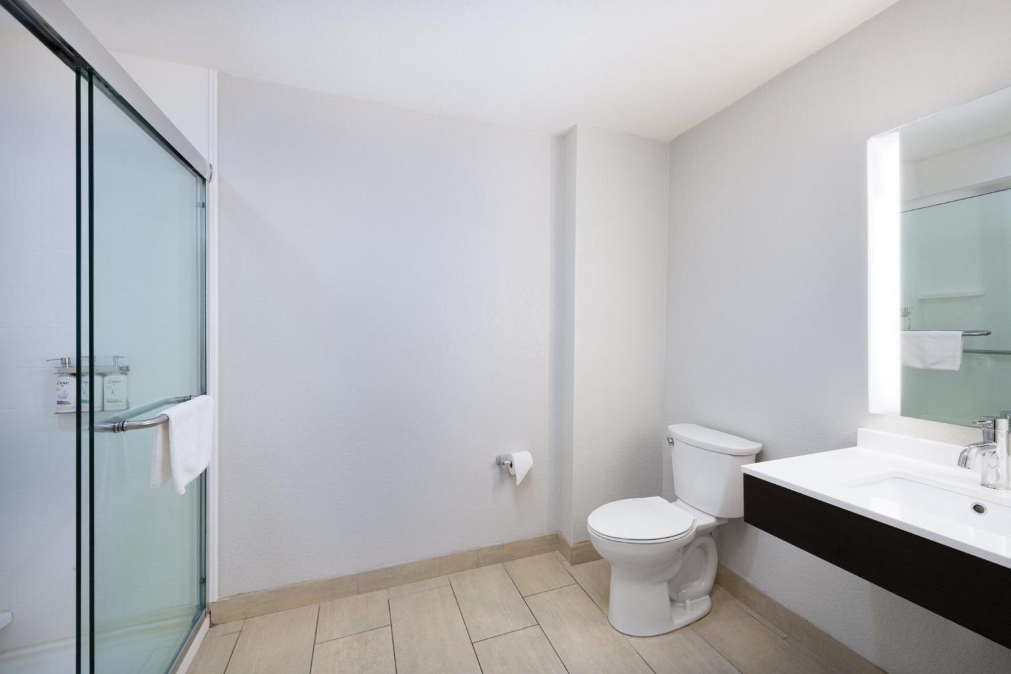 King Suite - Mobility Accessible - Photo 2