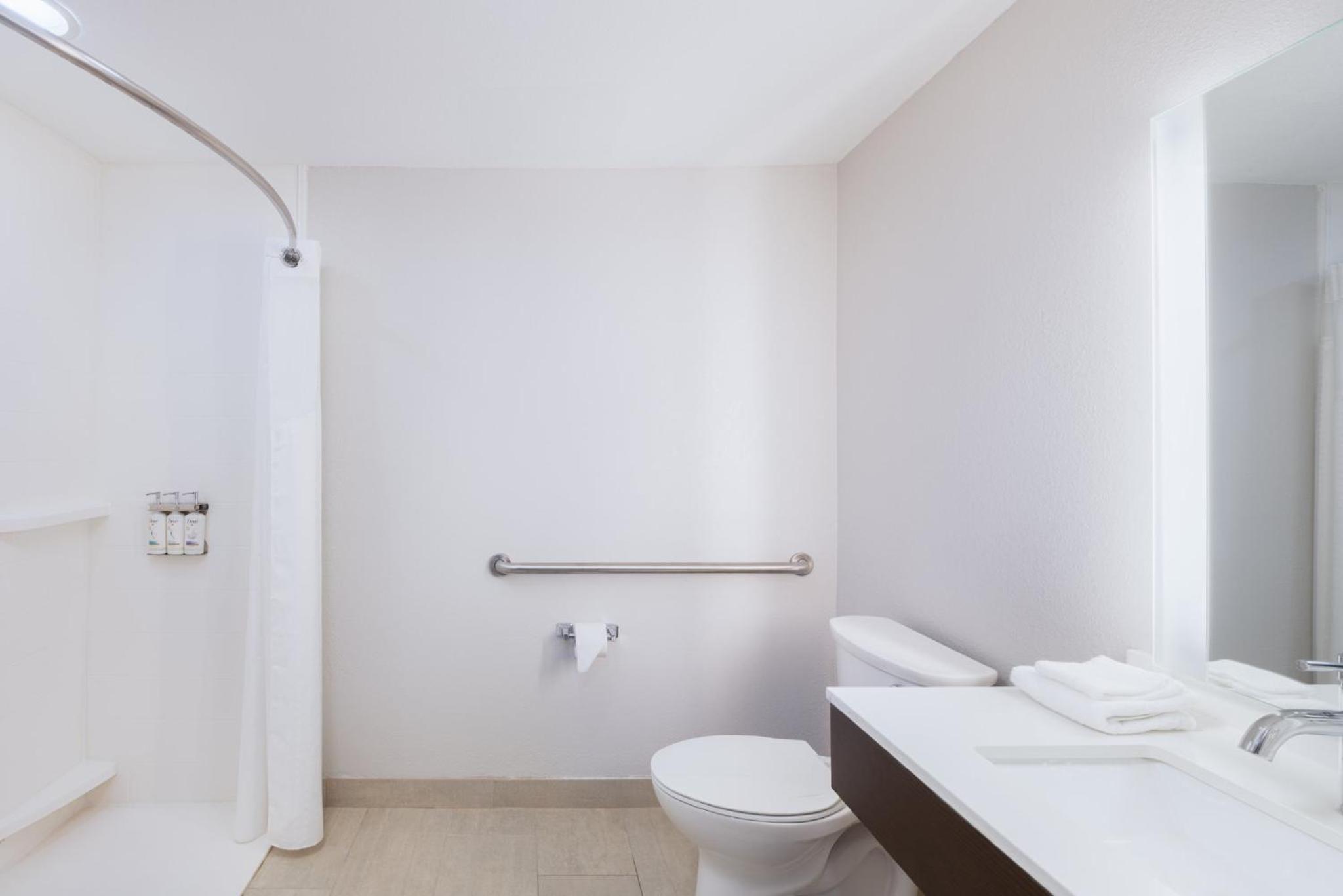 Standard King Room - Mobility Accessible - Photo 2