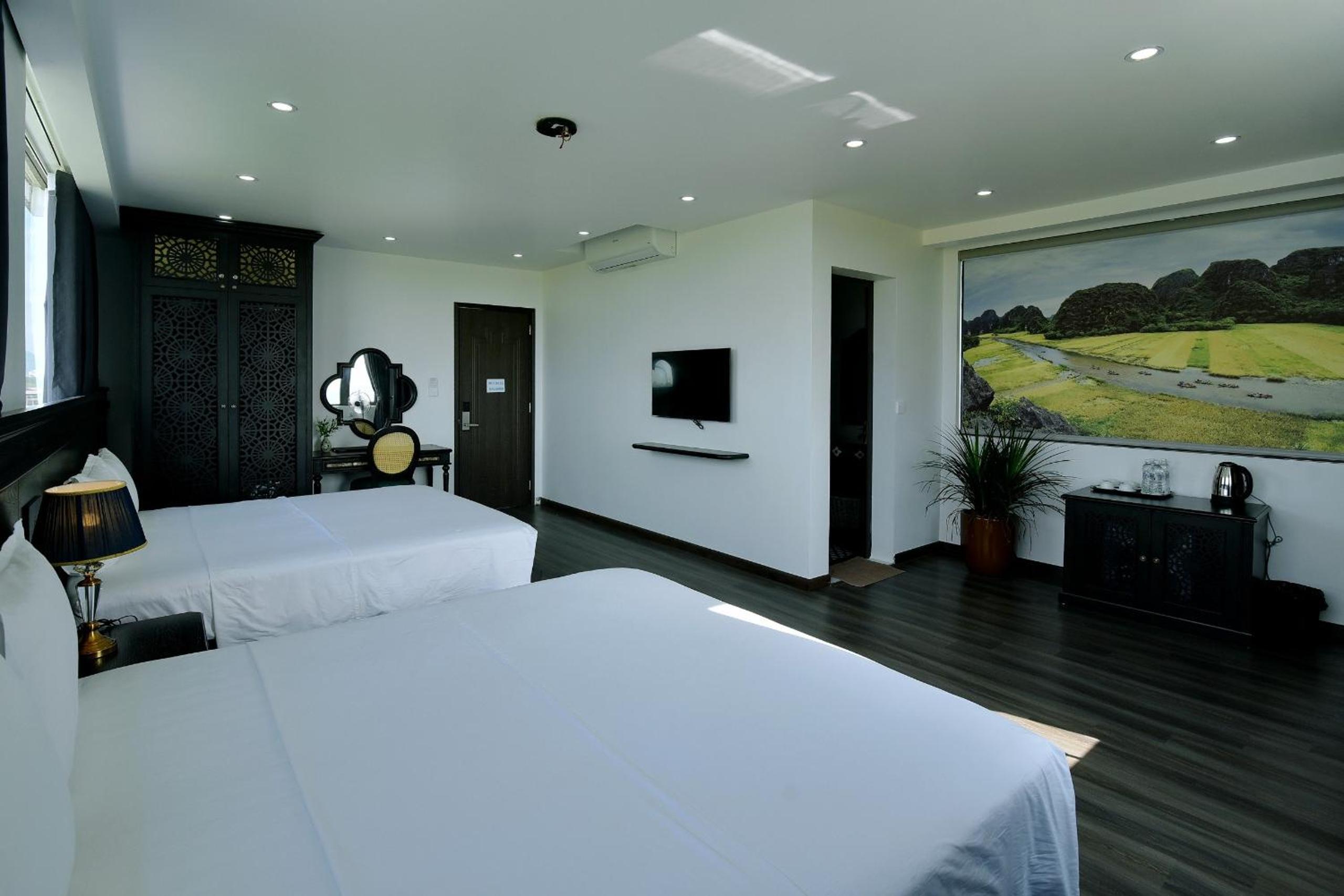 Deluxe King Suite - Photo 6