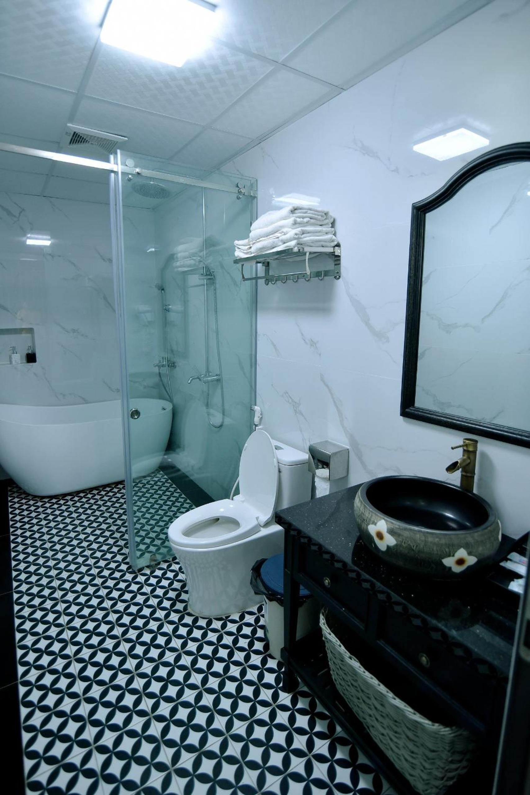 Deluxe King Suite - Photo 3