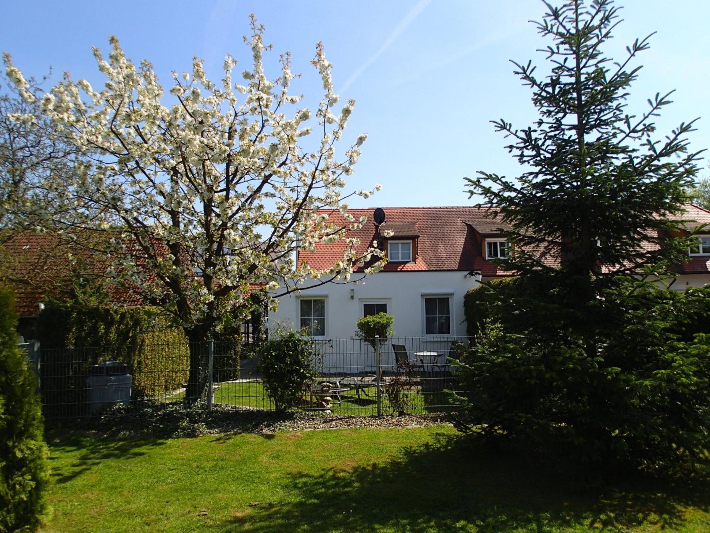 One-Bedroom Apartment with Garden View photo 2