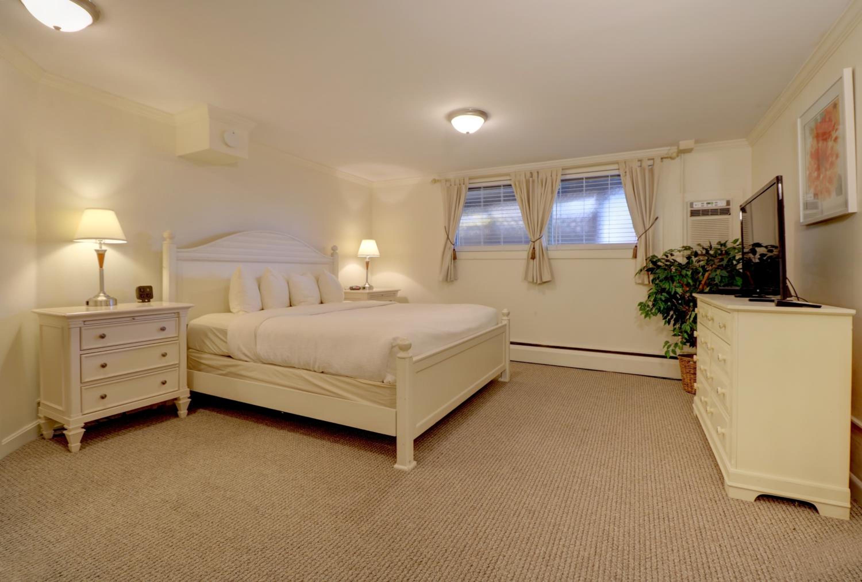 Apartment-style 1 King 1 Queen photo 3