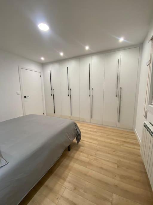 Three-Bedroom Apartment photo 2