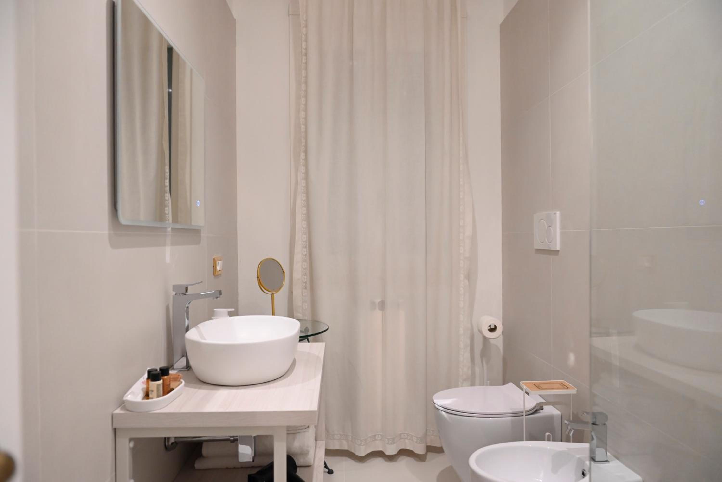 Superior King Room photo 2