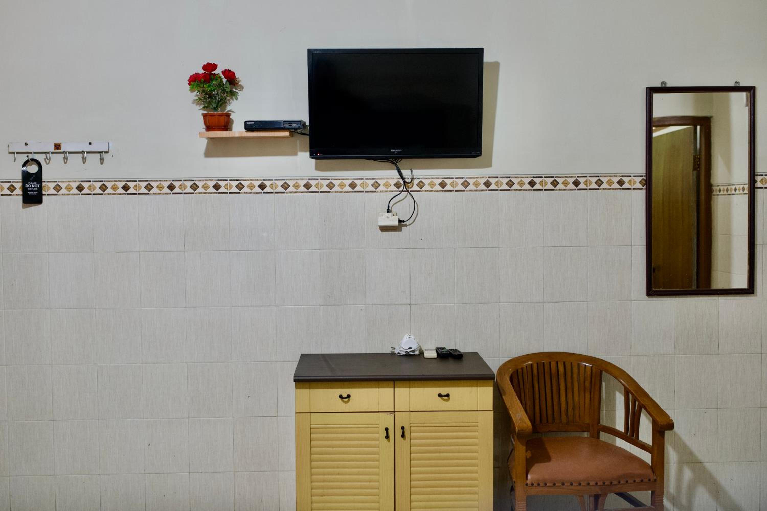 Standard Twin Room - Photo 1