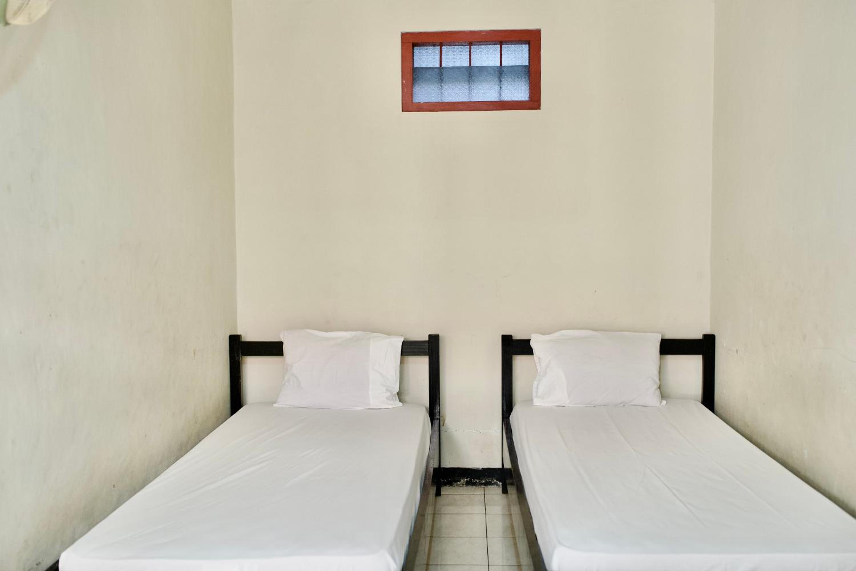Twin Room with Shared Bathroom