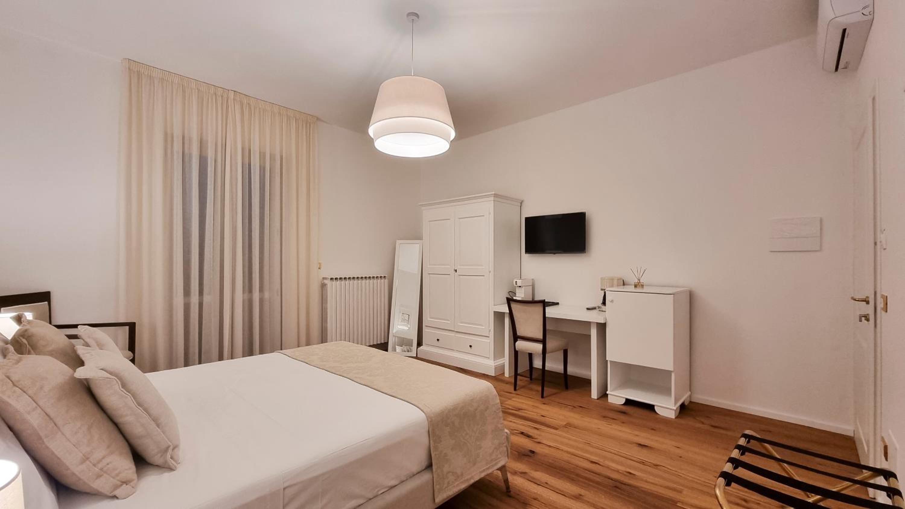 Superior King Room photo 2