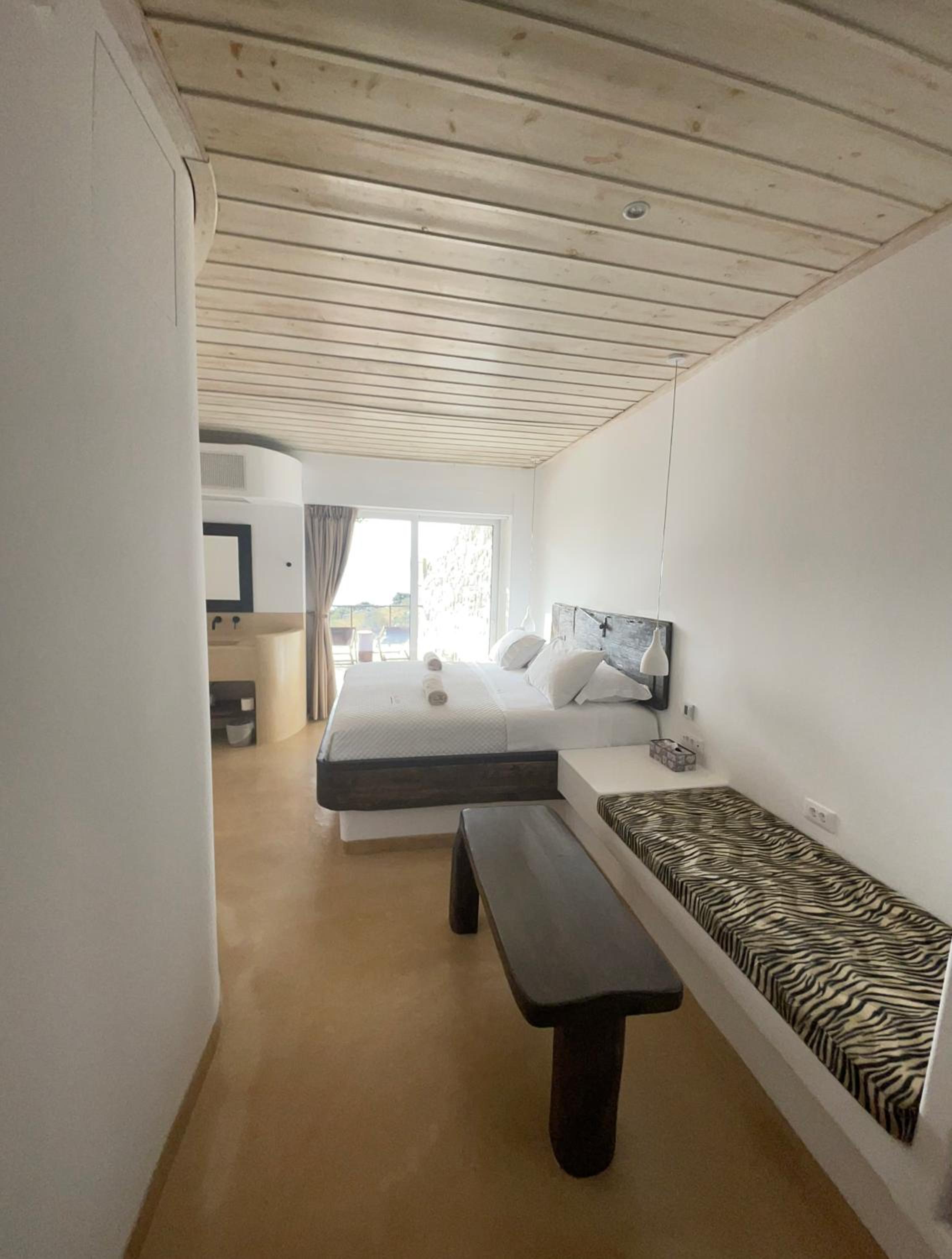 Superior Suite with Sea View - Photo 7