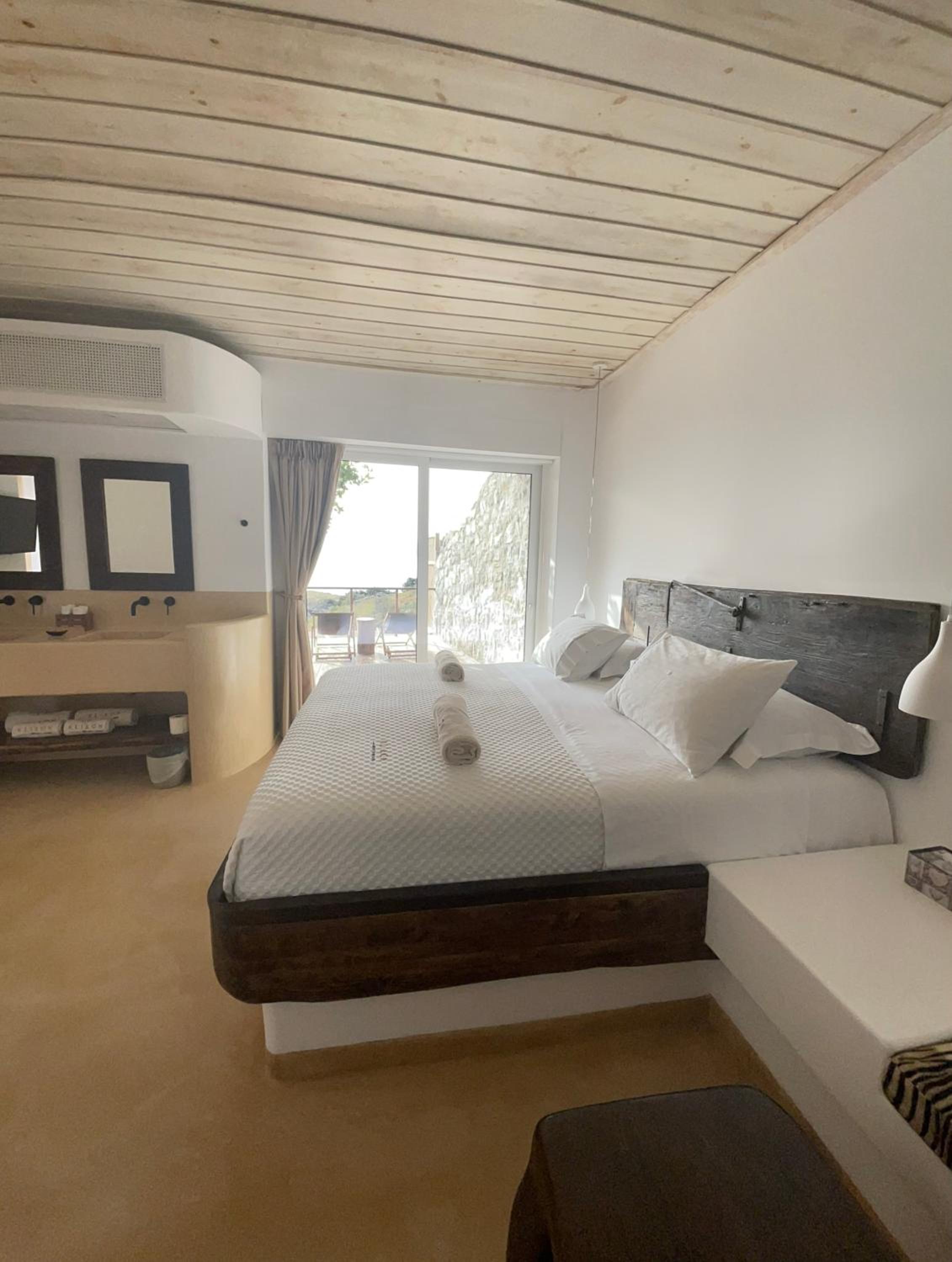 Superior Suite with Sea View - Photo 5