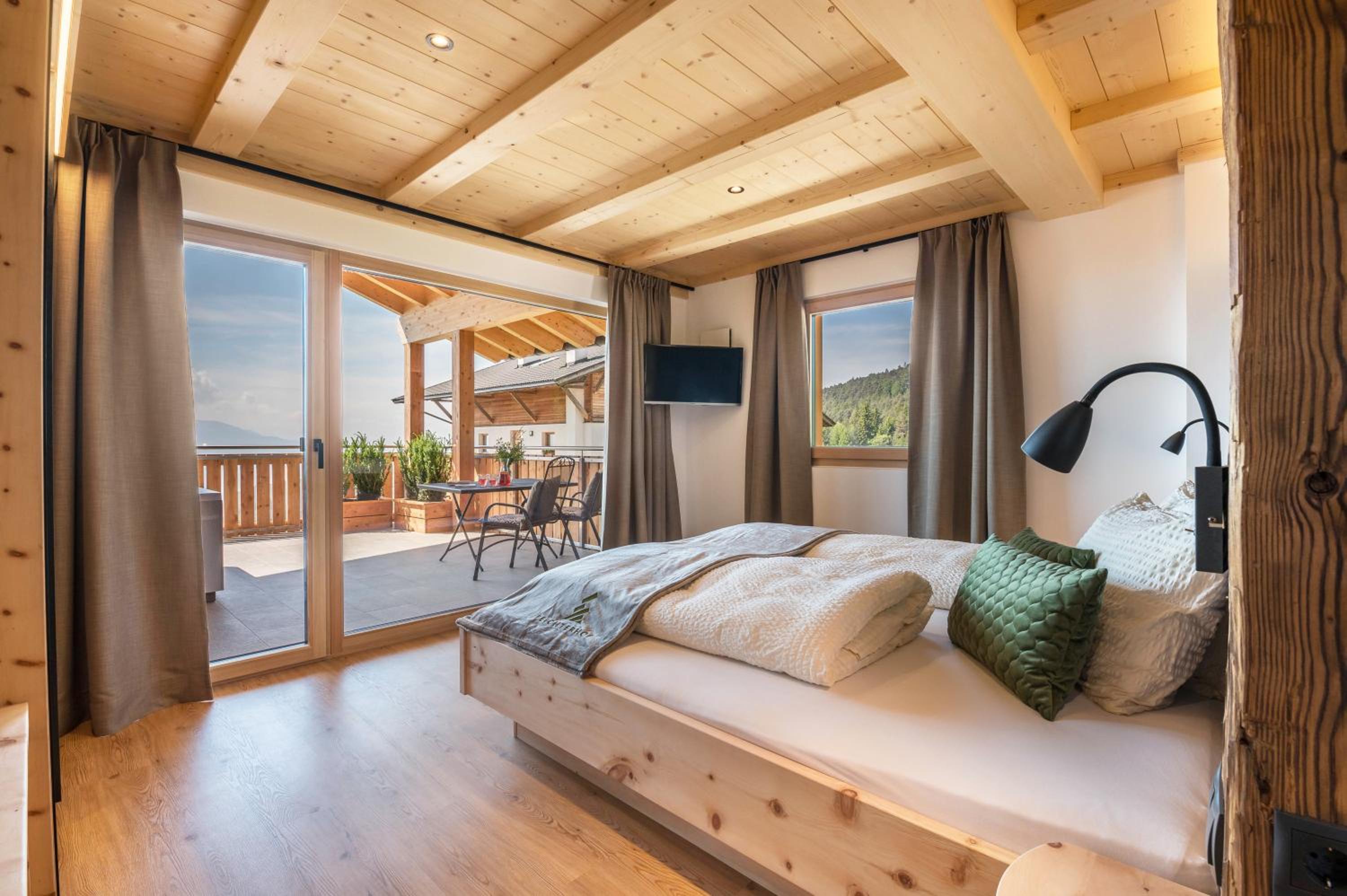 Superior One-Bedroom Apartment with Balcony