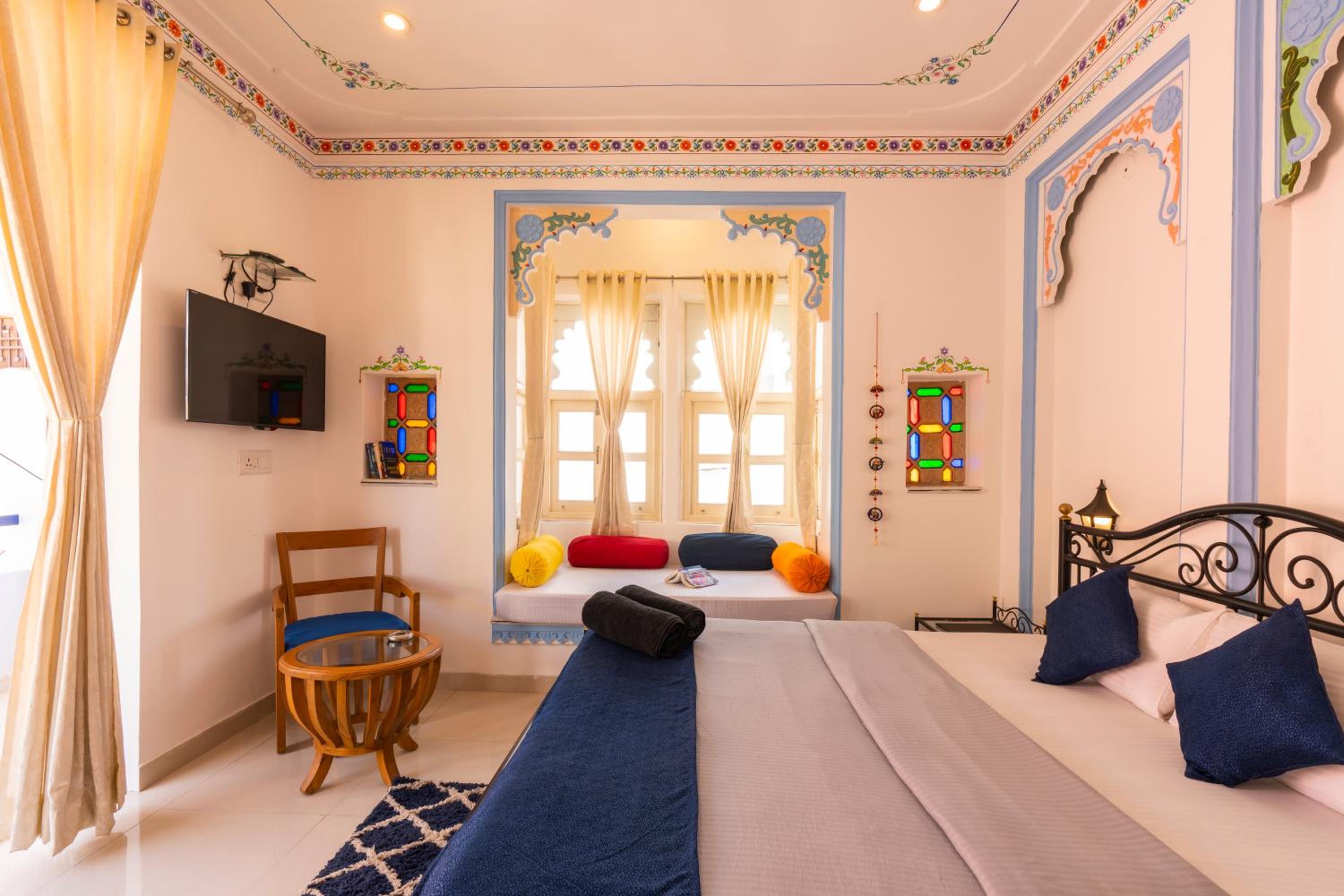 Double Room with Balcony - Photo 3