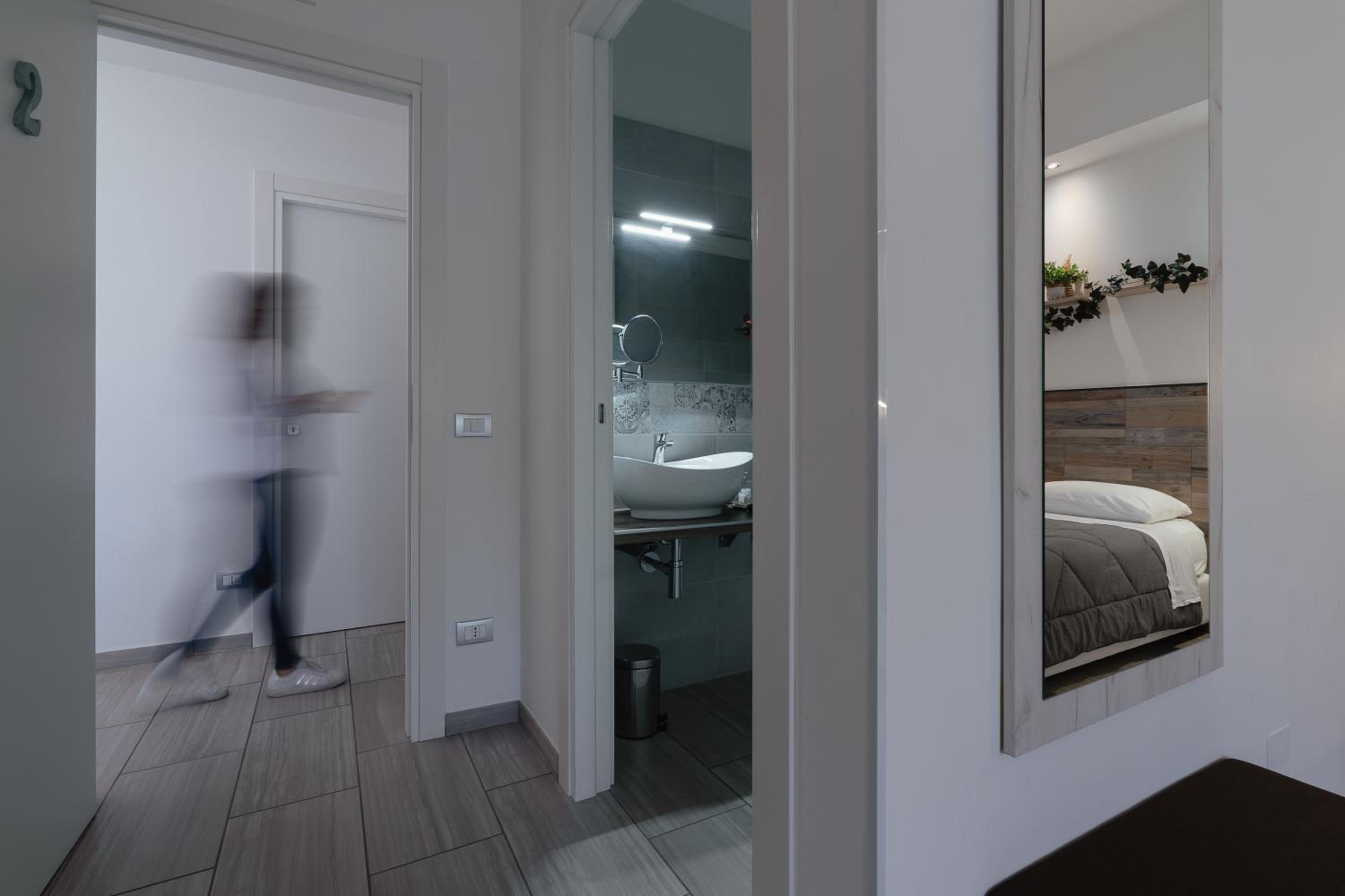 Double Room with Private Bathroom - Photo 4