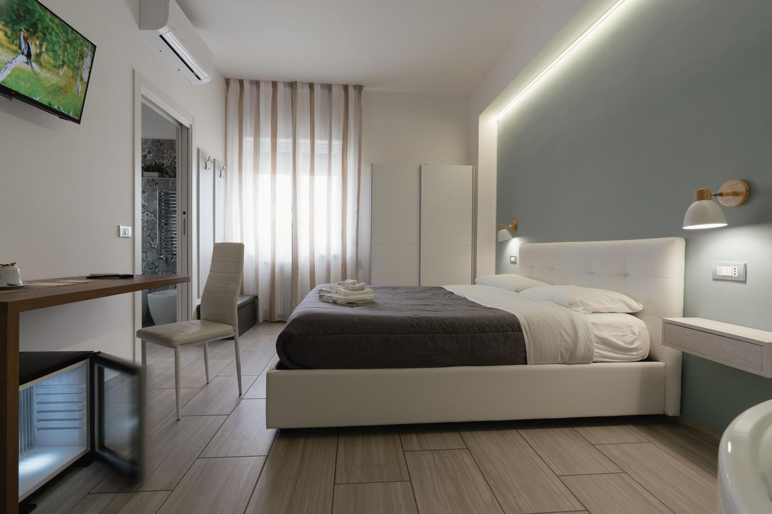 Double Room with Spa Bath - Photo 1