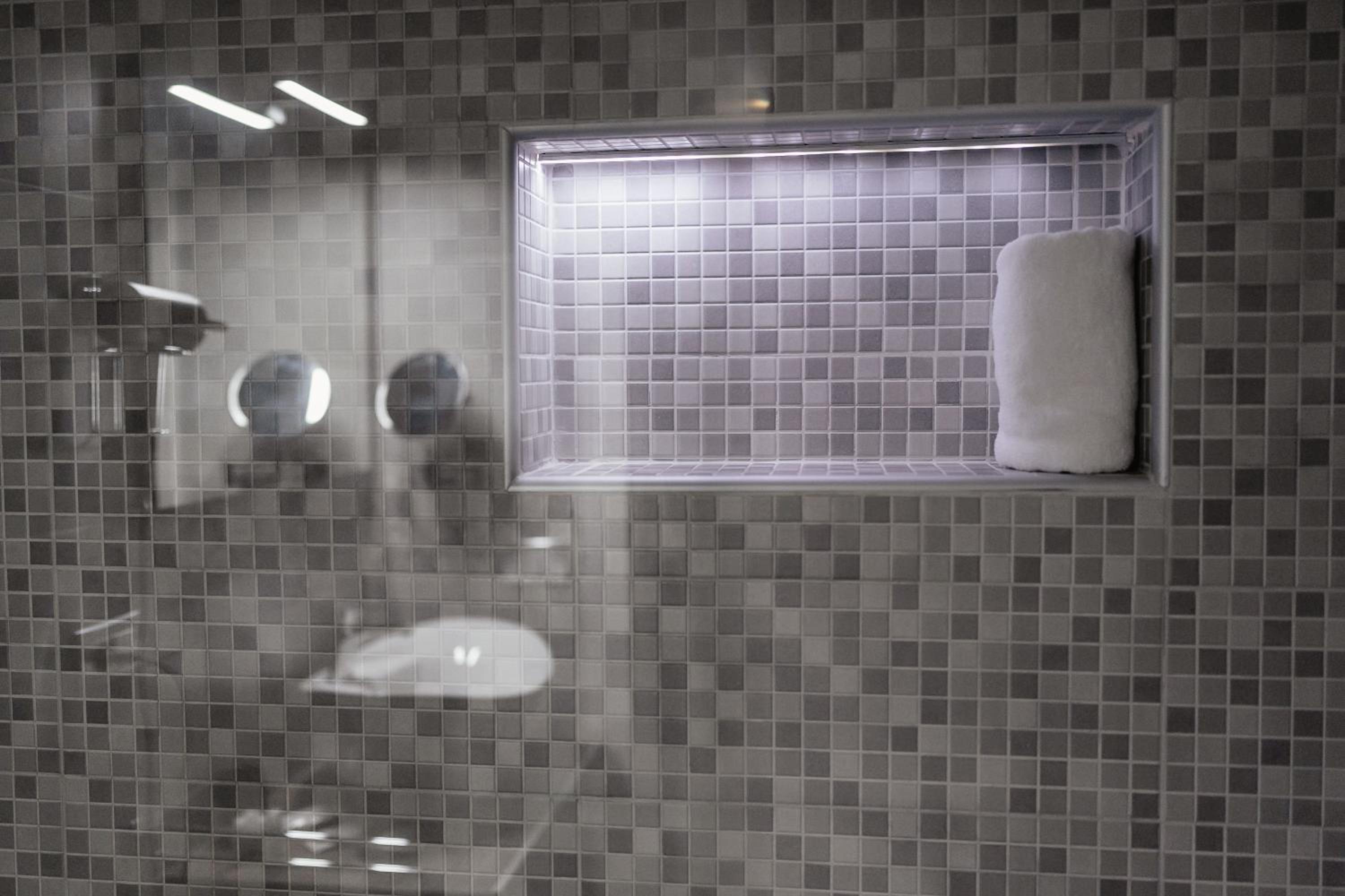 Double Room with Private Bathroom - Photo 24