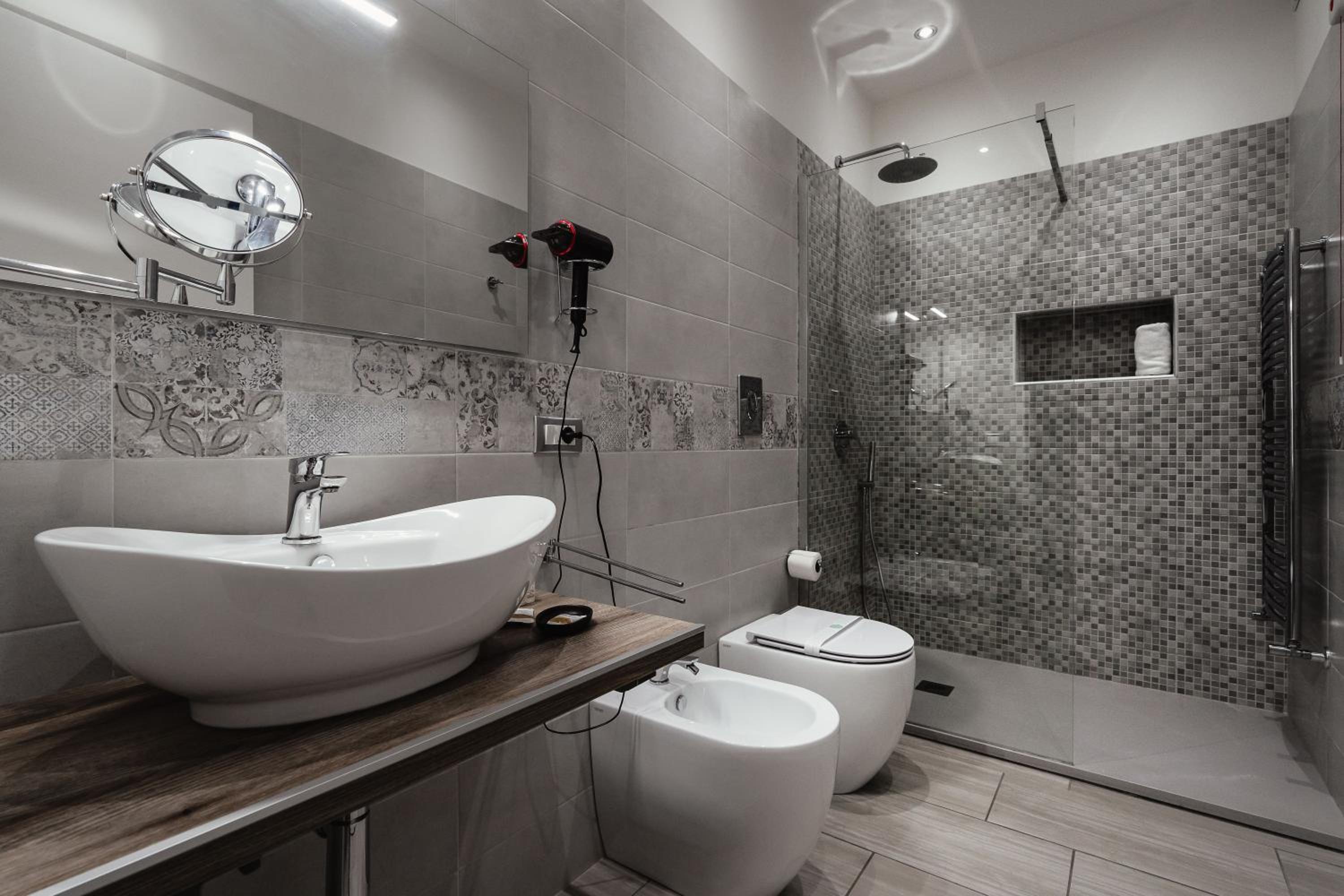 Double Room with Private Bathroom - Photo 6